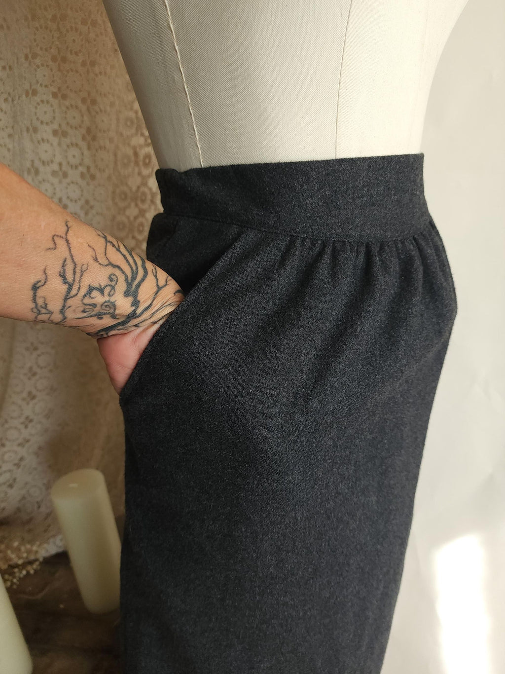 Vintage 1970s 1980s Gray Wool Pencil Skirt with Pockets