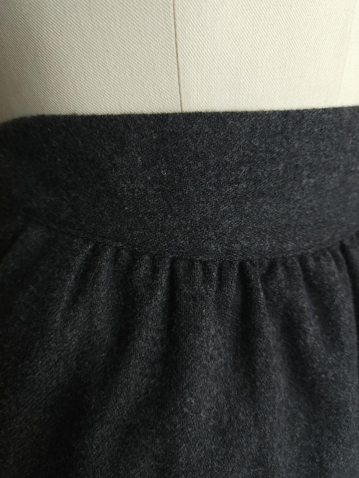 Vintage 1970s 1980s Gray Wool Pencil Skirt with Pockets