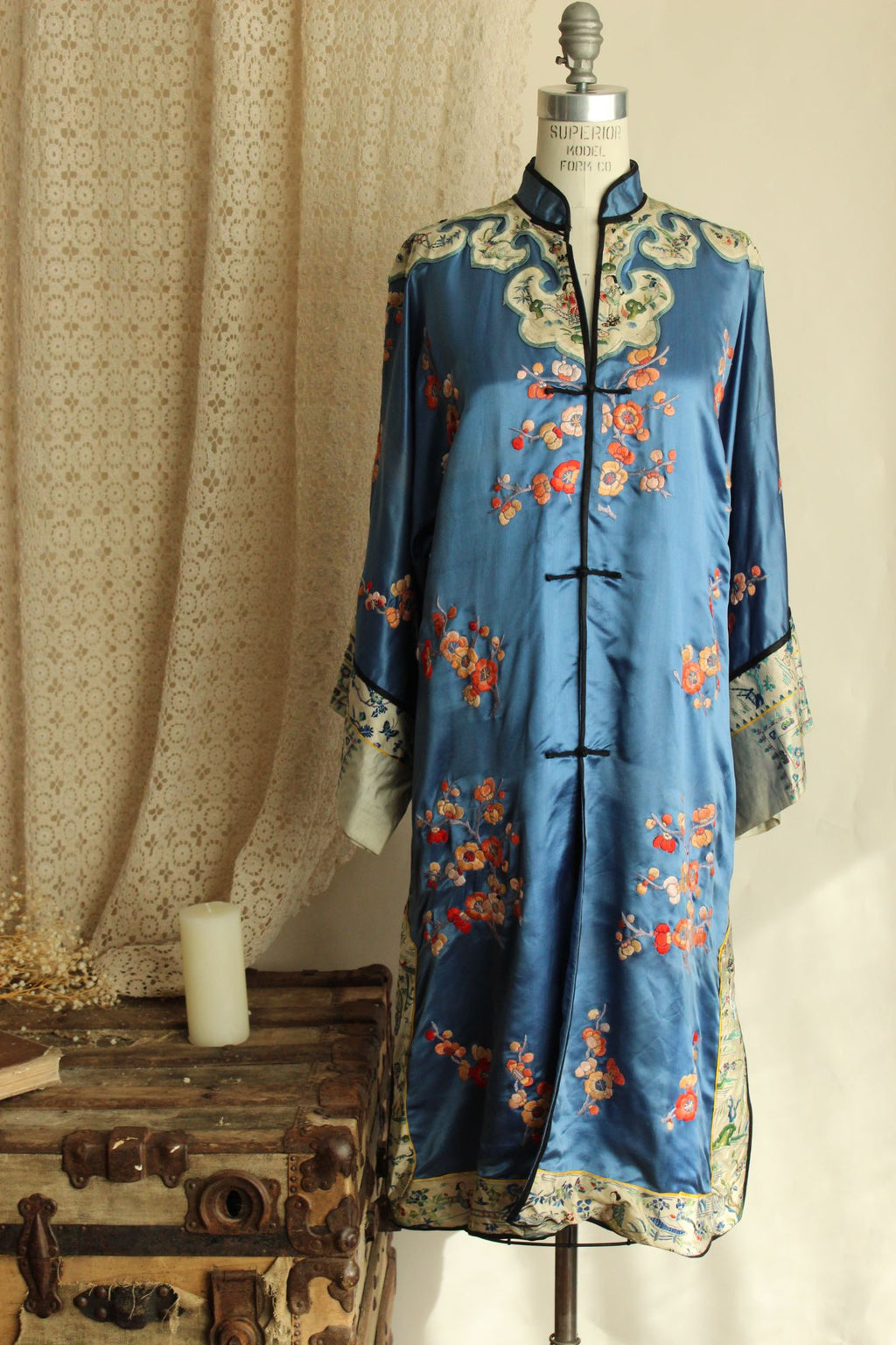 Vintage 1920s Antique Blue Embroidered Silk Chinese Robe