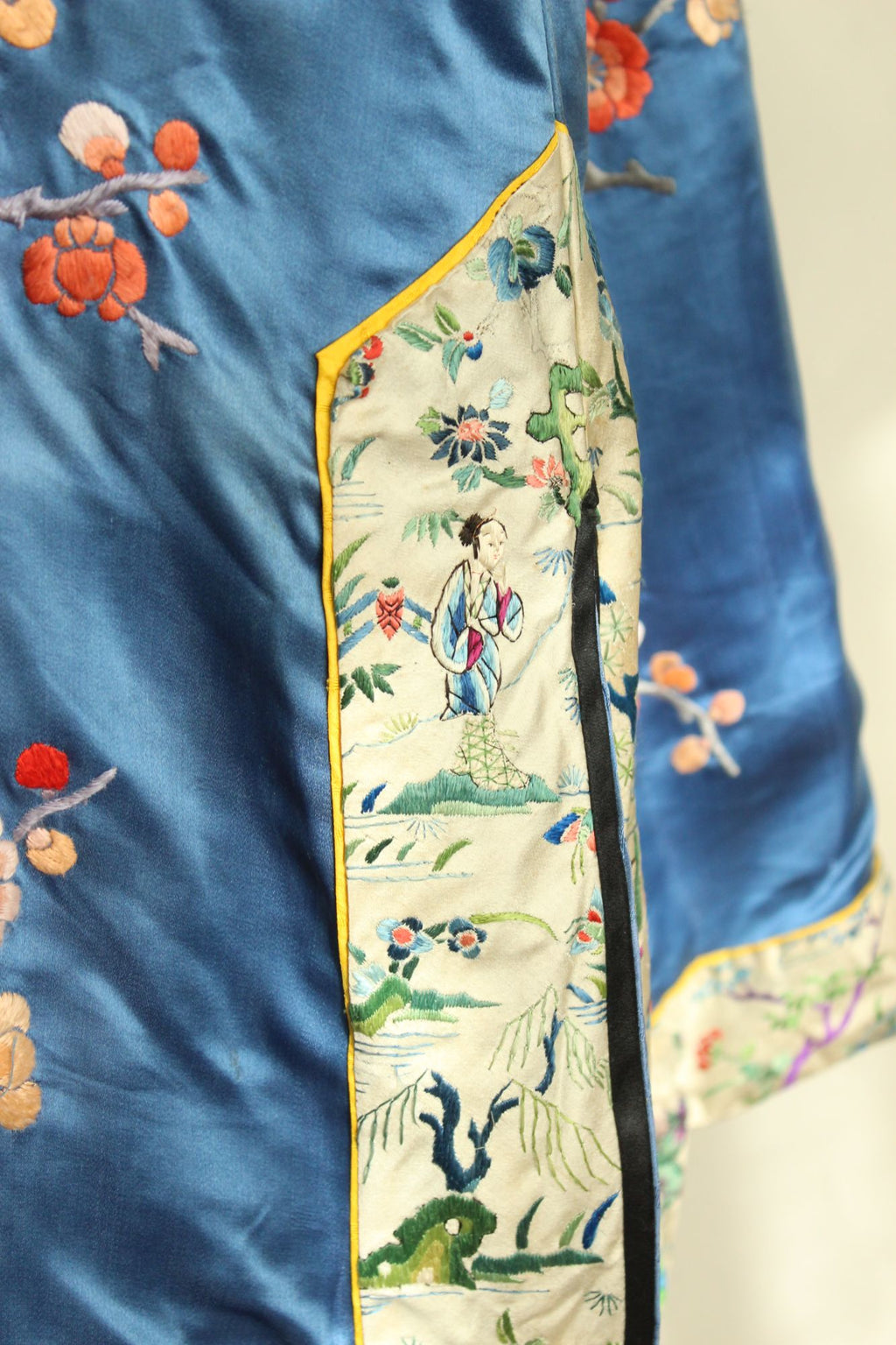 Vintage 1920s Antique Blue Embroidered Silk Chinese Robe