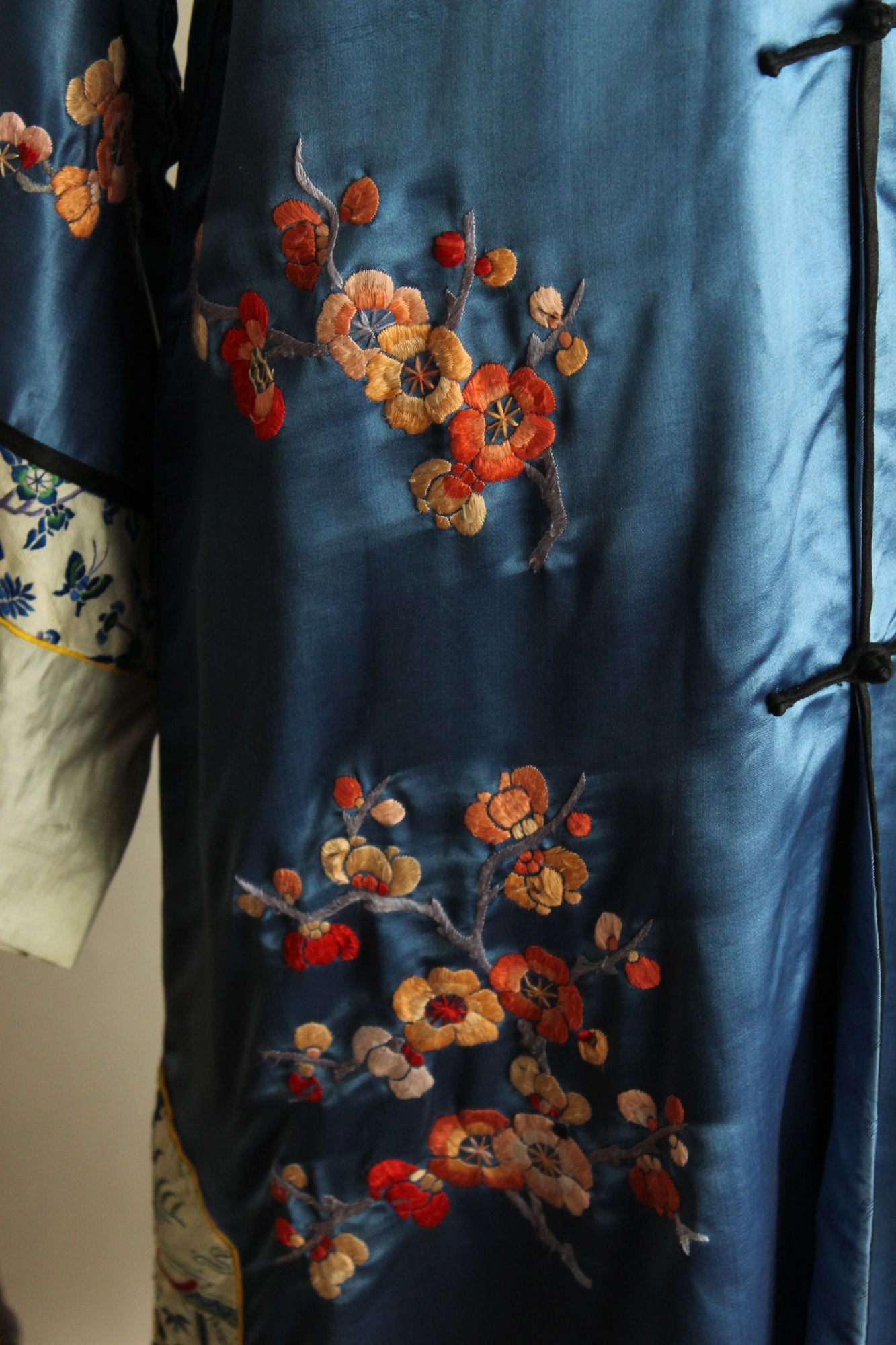 Vintage 1920s Antique Blue Embroidered Silk Chinese Robe