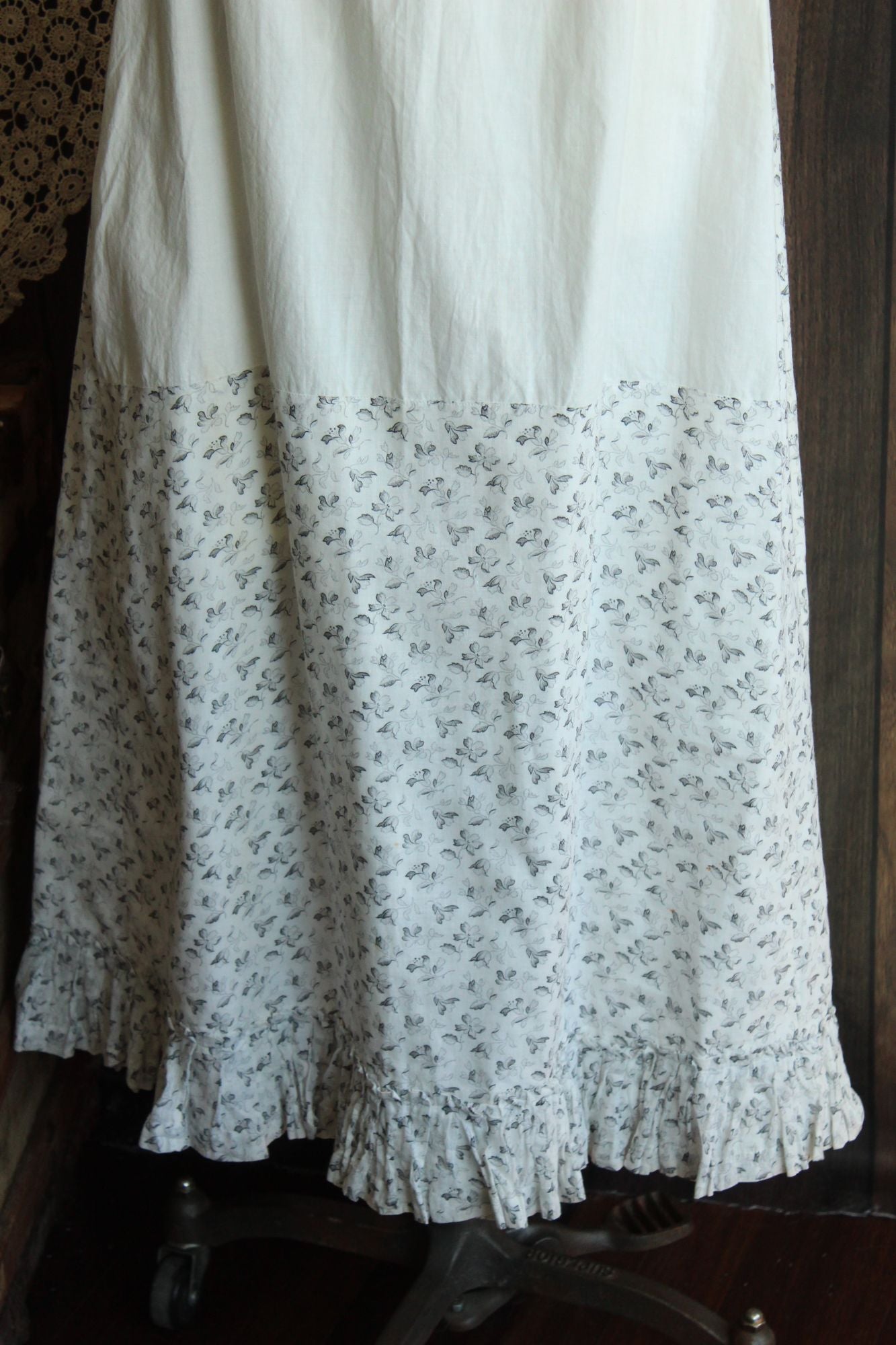 Vintage Antique 1890s Victorian Gray and White Floral Cotton Skirt