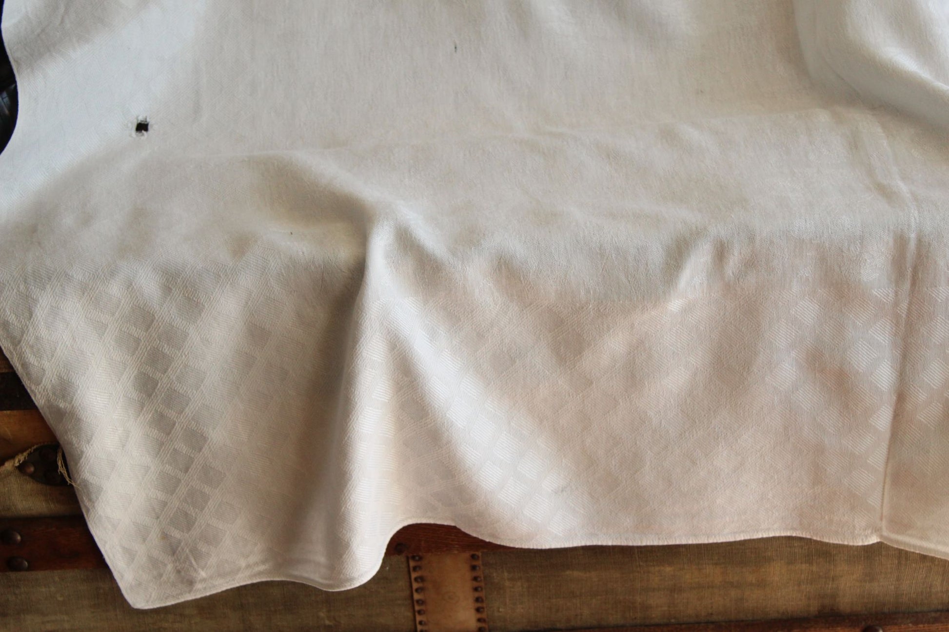 Vintage 1950s 1960s White Damask Rectangular Tablecloth With Rose Pattern