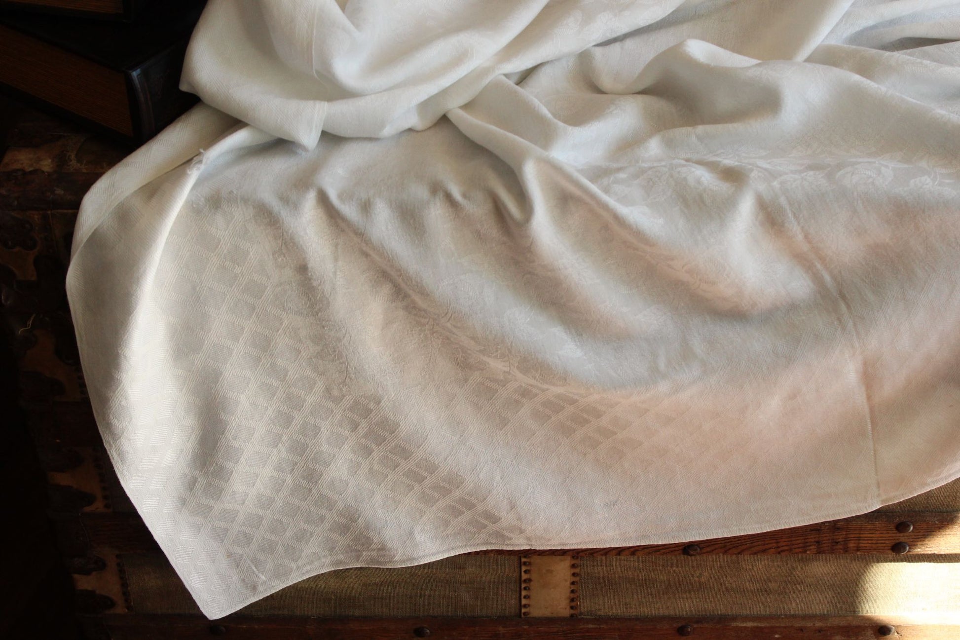 Vintage 1950s 1960s White Damask Rectangular Tablecloth With Rose Pattern