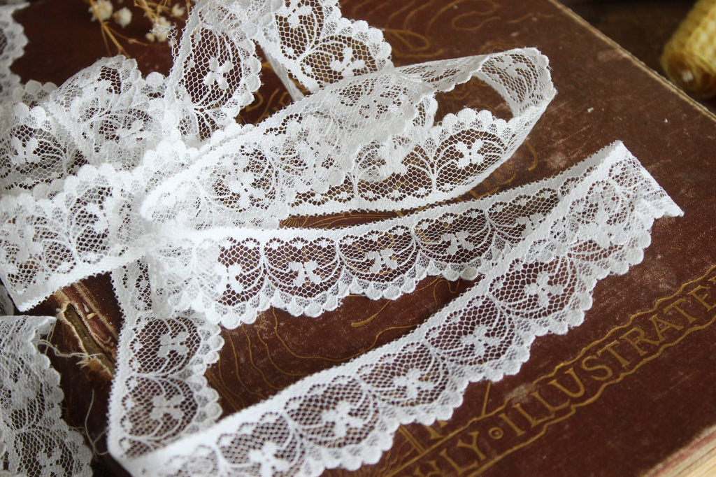 Vintage White Lace Trim, 3 Yards, 1.25" wide, Nylon
