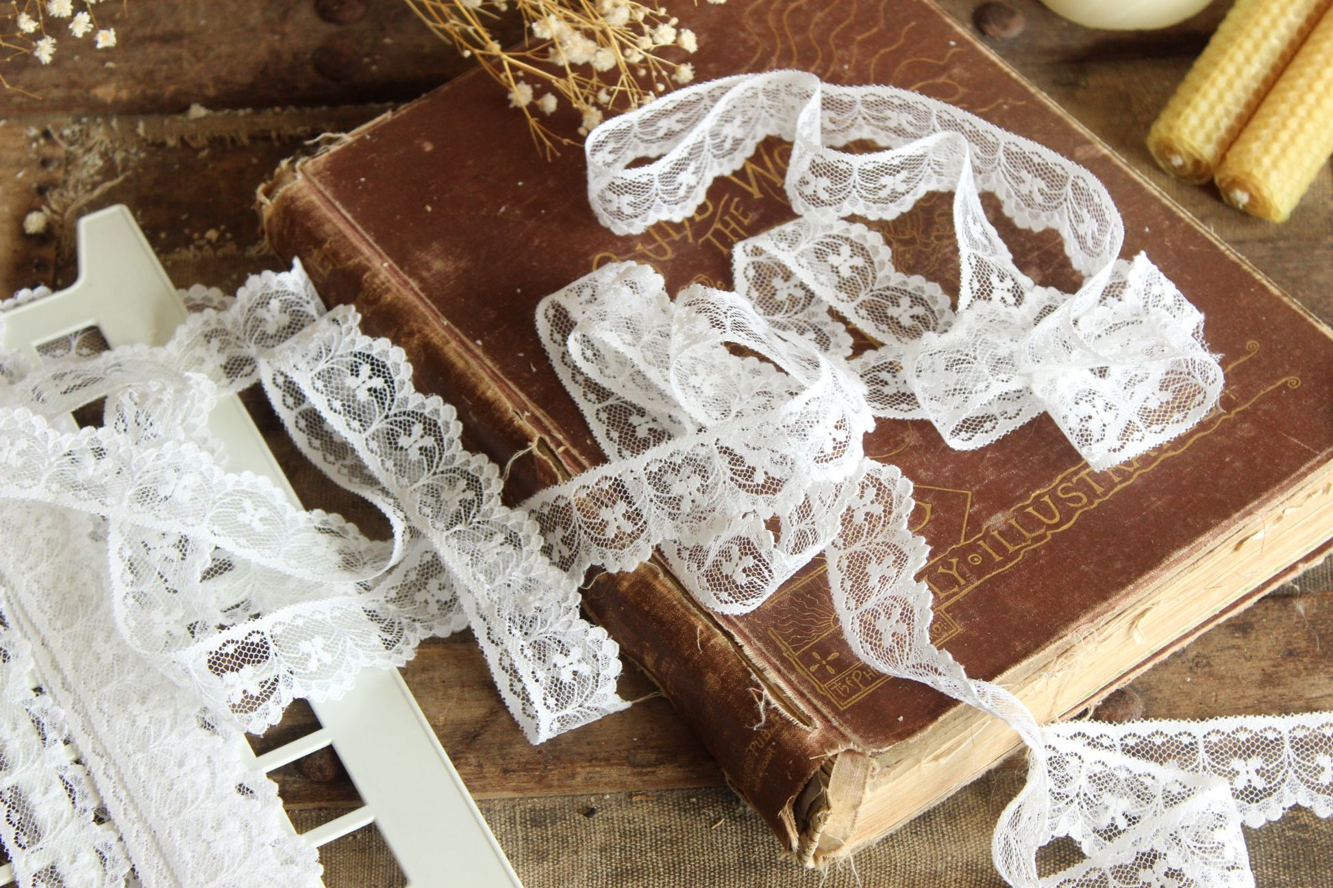 Vintage White Lace Trim, 3 Yards, 1.25" wide, Nylon