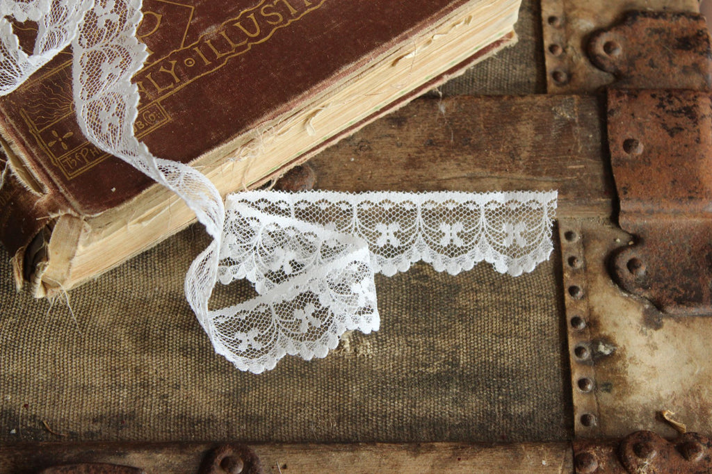 Vintage White Lace Trim, 3 Yards, 1.25" wide, Nylon