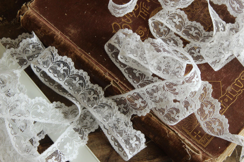 Vintage White Lace Trim, 3 Yards, 1.25" wide, Nylon