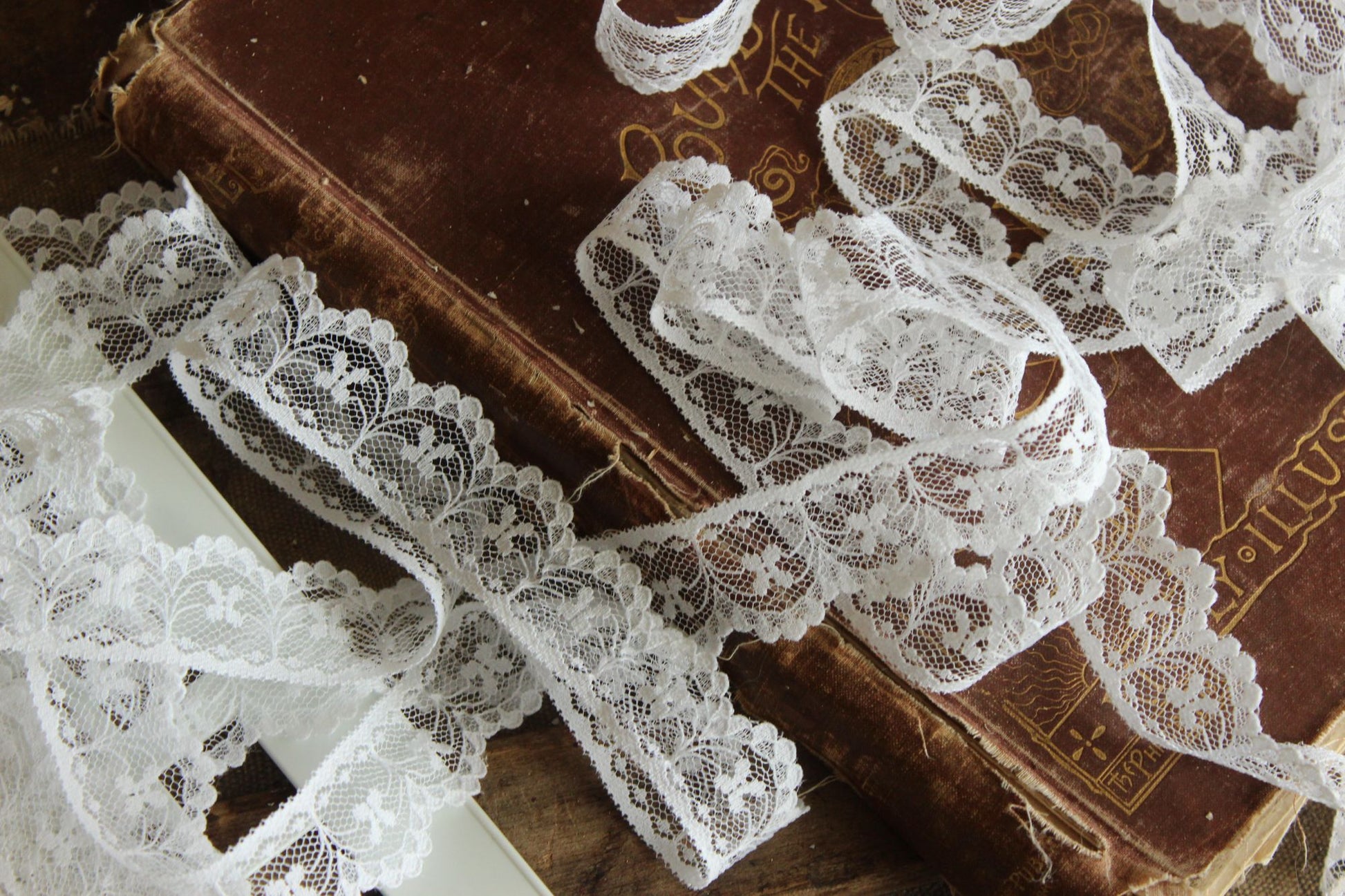 Vintage White Lace Trim, 3 Yards, 1.25" wide, Nylon