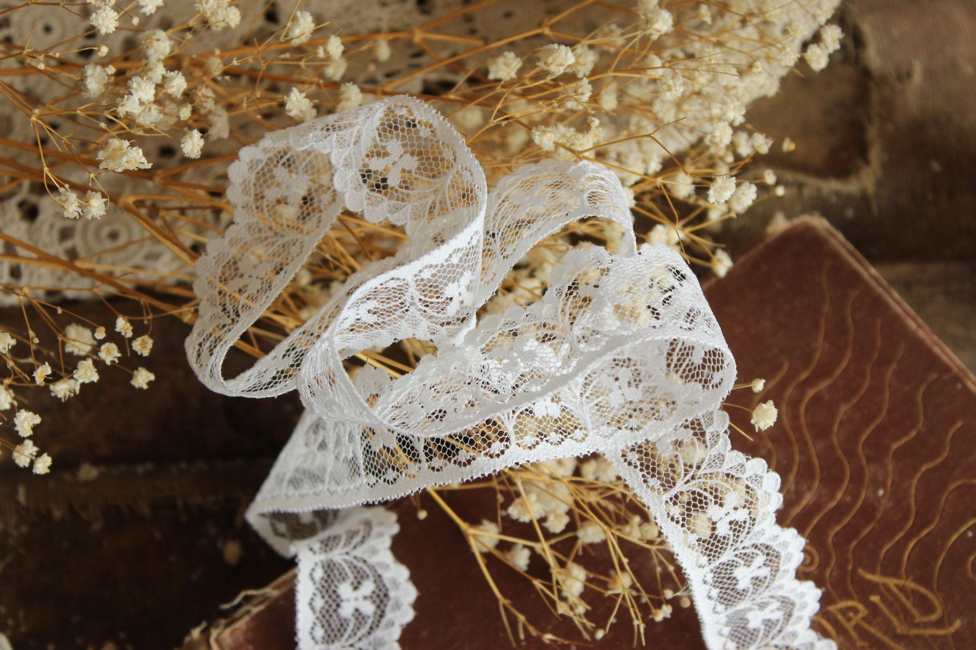 Vintage White Lace Trim, 3 Yards, 1.25" wide, Nylon