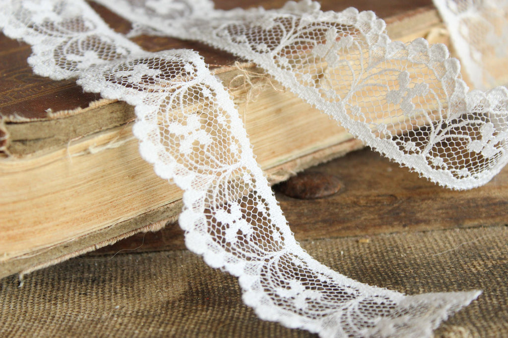 Vintage White Lace Trim, 3 Yards, 1.25" wide, Nylon