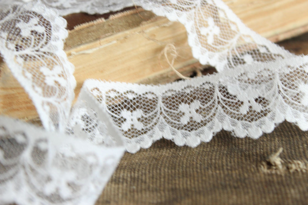 Vintage White Lace Trim, 3 Yards, 1.25" wide, Nylon