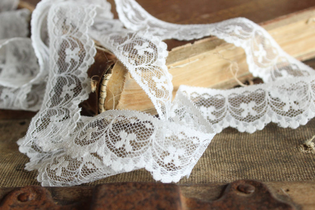 Vintage White Lace Trim, 3 Yards, 1.25" wide, Nylon