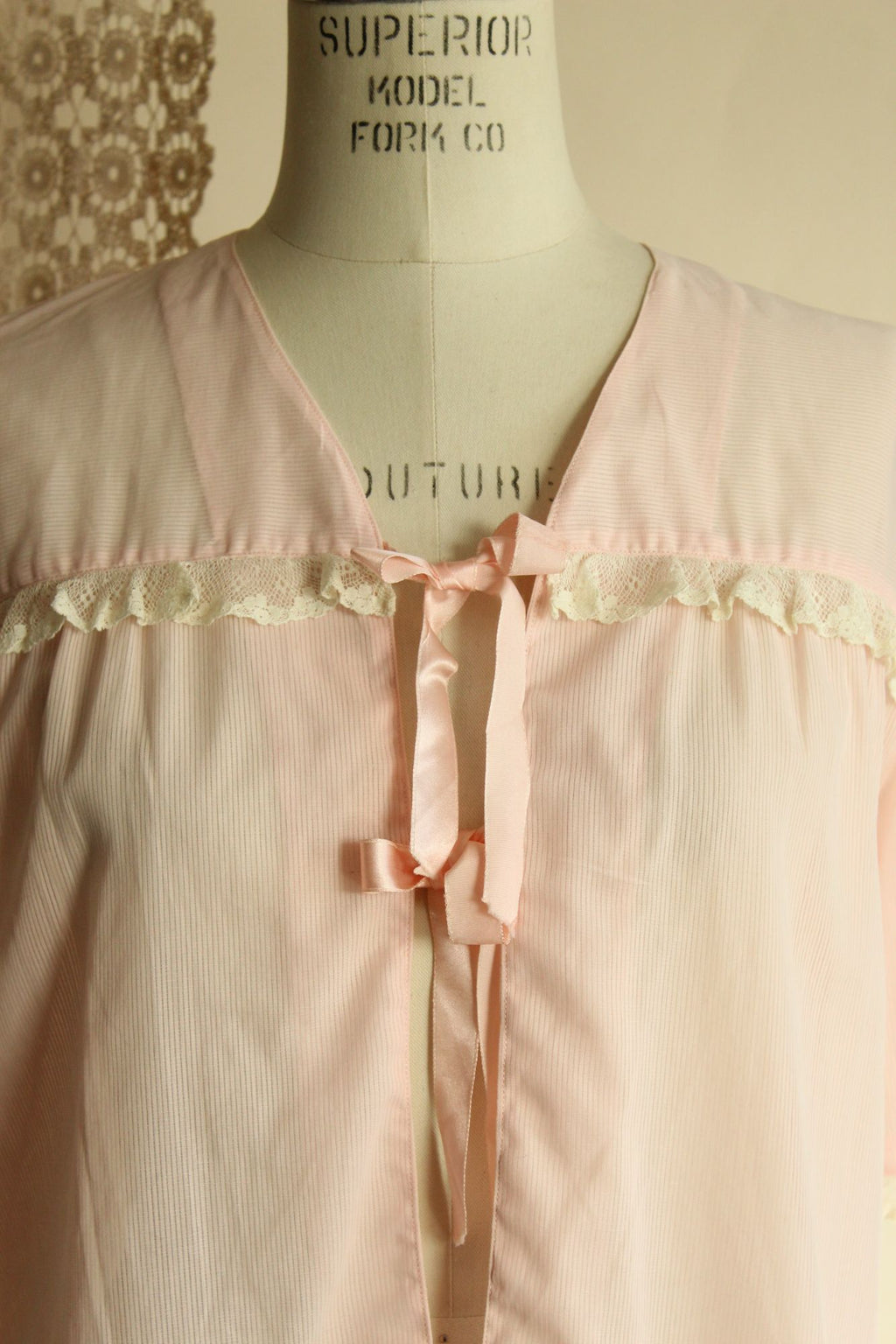 Vintage 1940s 1950s Pale Pink Pinstripe Bed Jacket