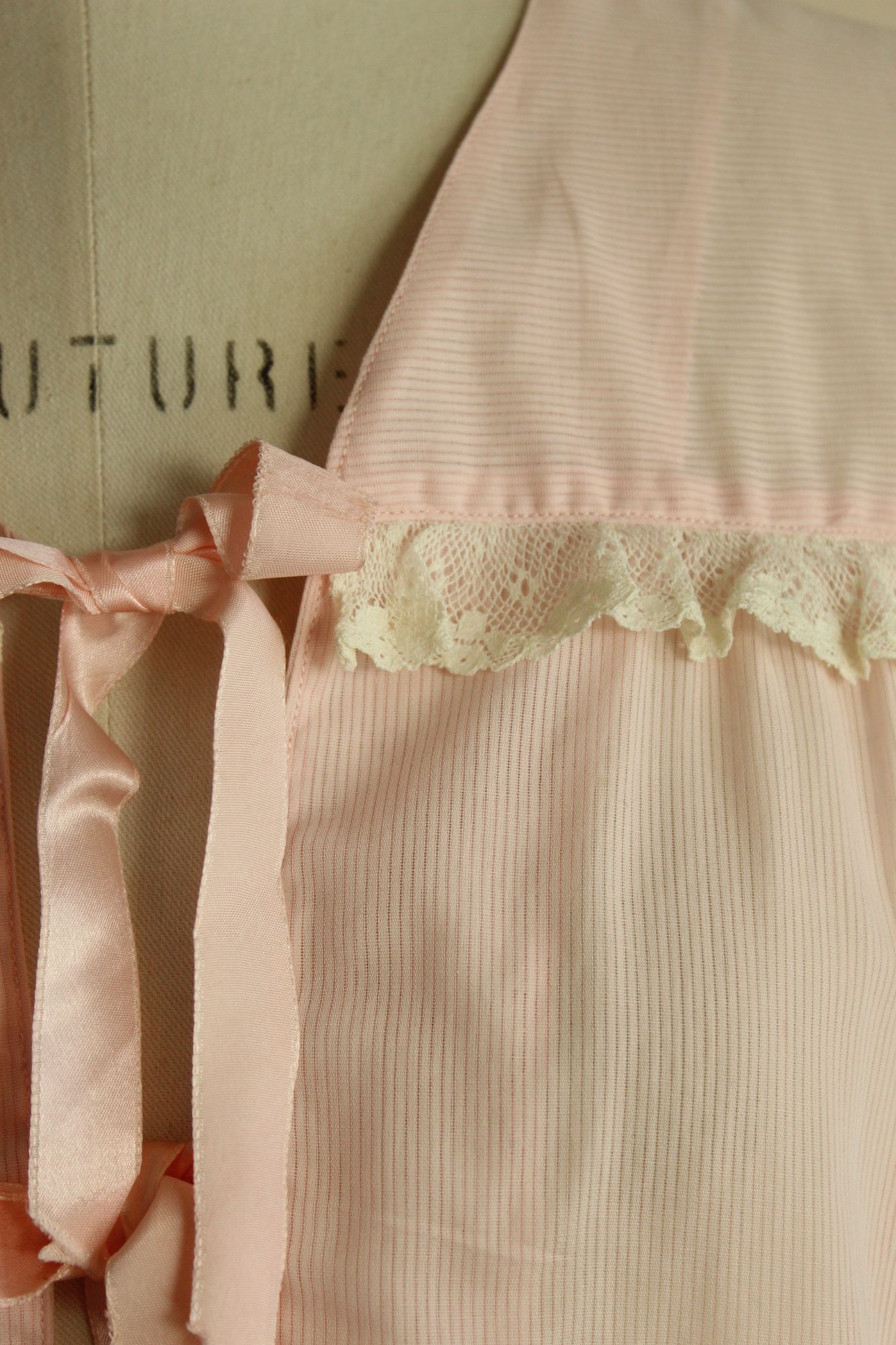 Vintage 1940s 1950s Pale Pink Pinstripe Bed Jacket