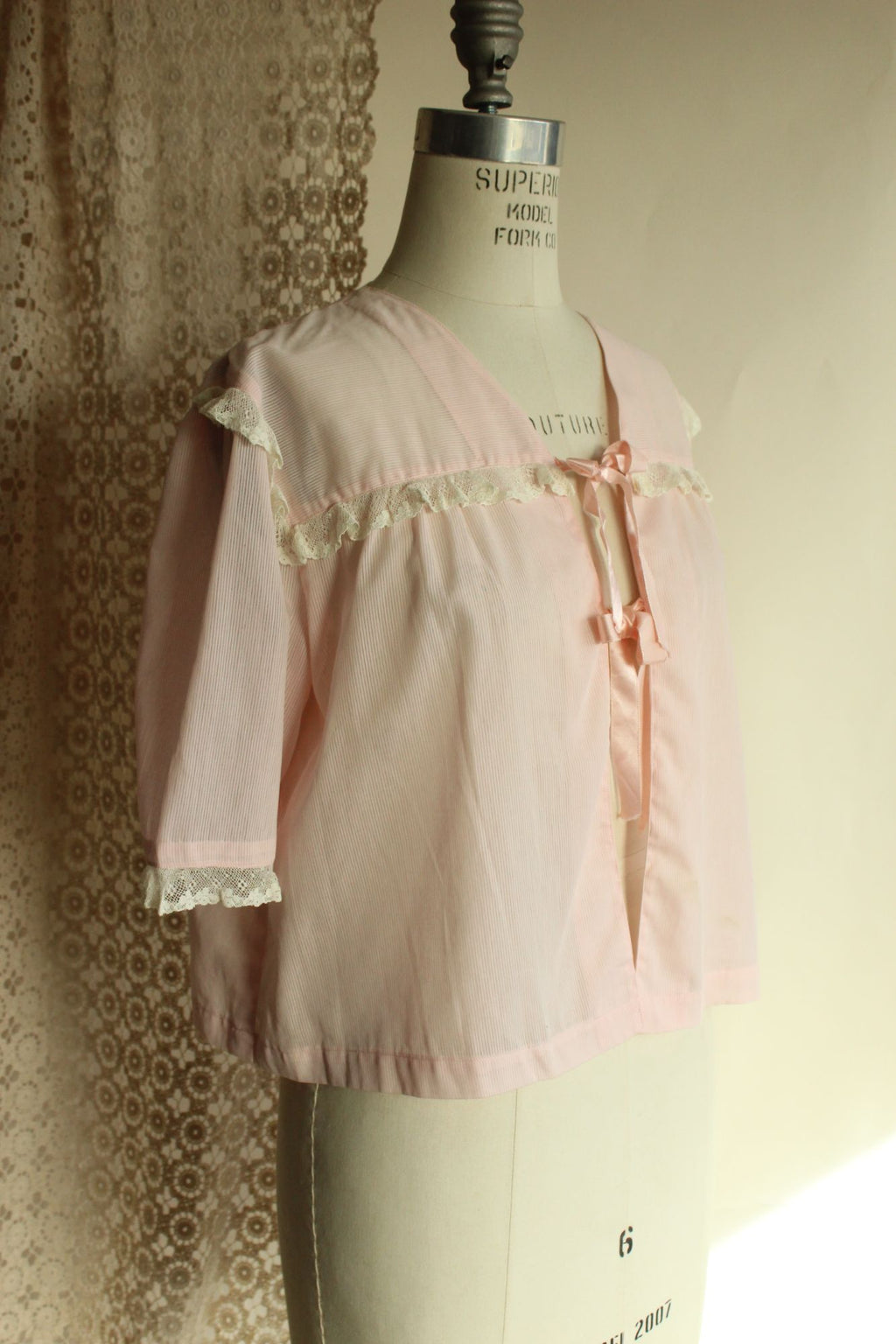 Vintage 1940s 1950s Pale Pink Pinstripe Bed Jacket