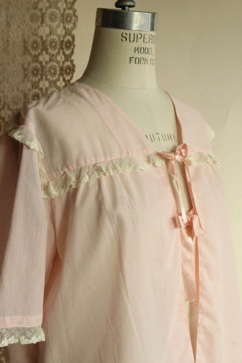 Vintage 1940s 1950s Pale Pink Pinstripe Bed Jacket