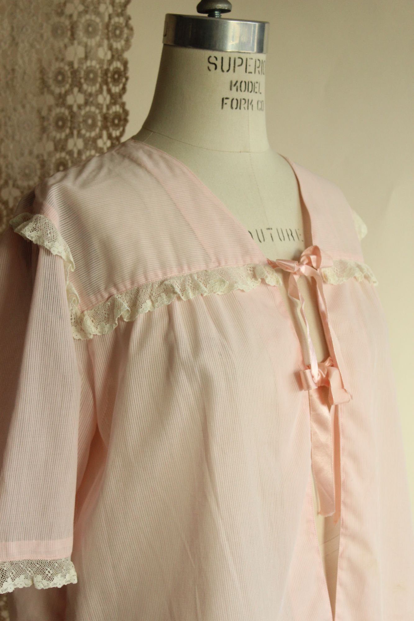 Vintage 1940s 1950s Pale Pink Pinstripe Bed Jacket
