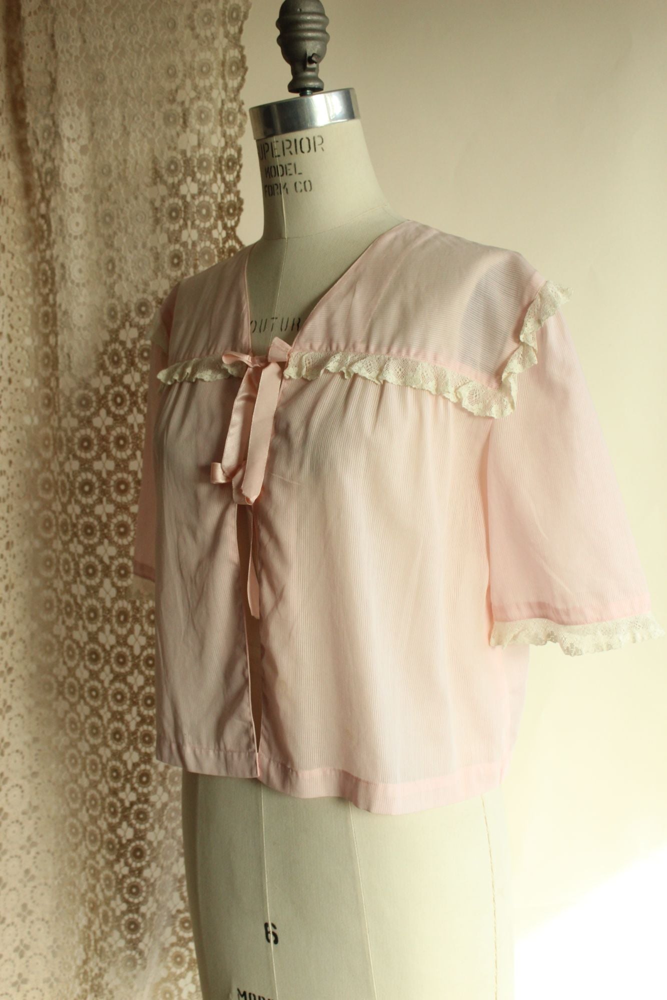 Vintage 1940s 1950s Pale Pink Pinstripe Bed Jacket