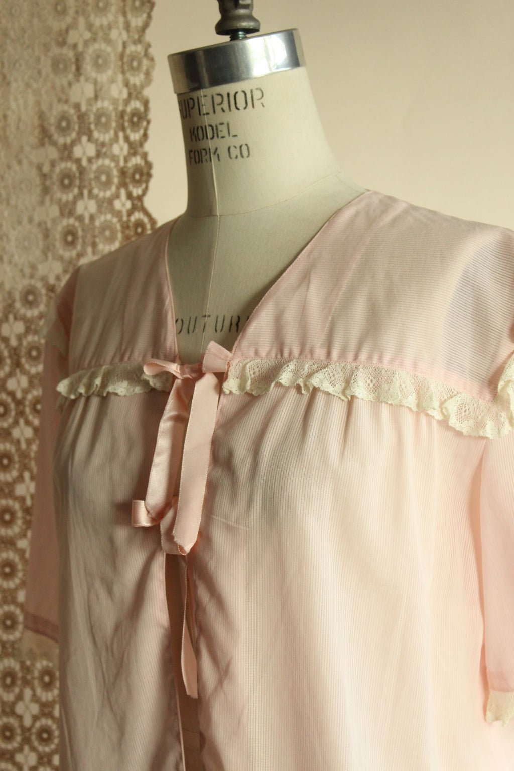Vintage 1940s 1950s Pale Pink Pinstripe Bed Jacket