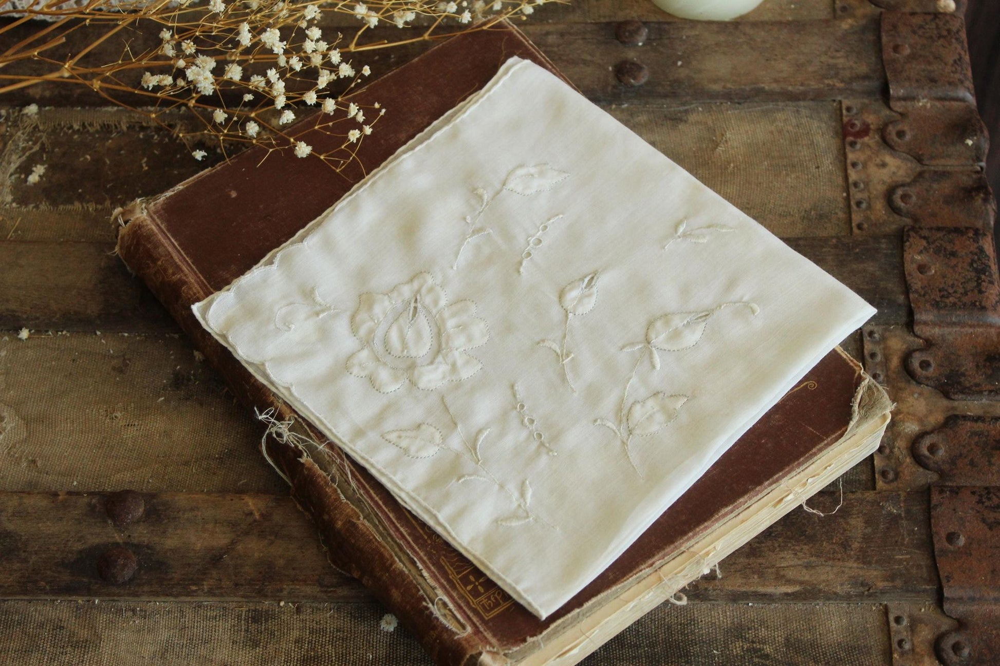 Vintage 1940s 1950s White Embroidered Cotton Handkerchief