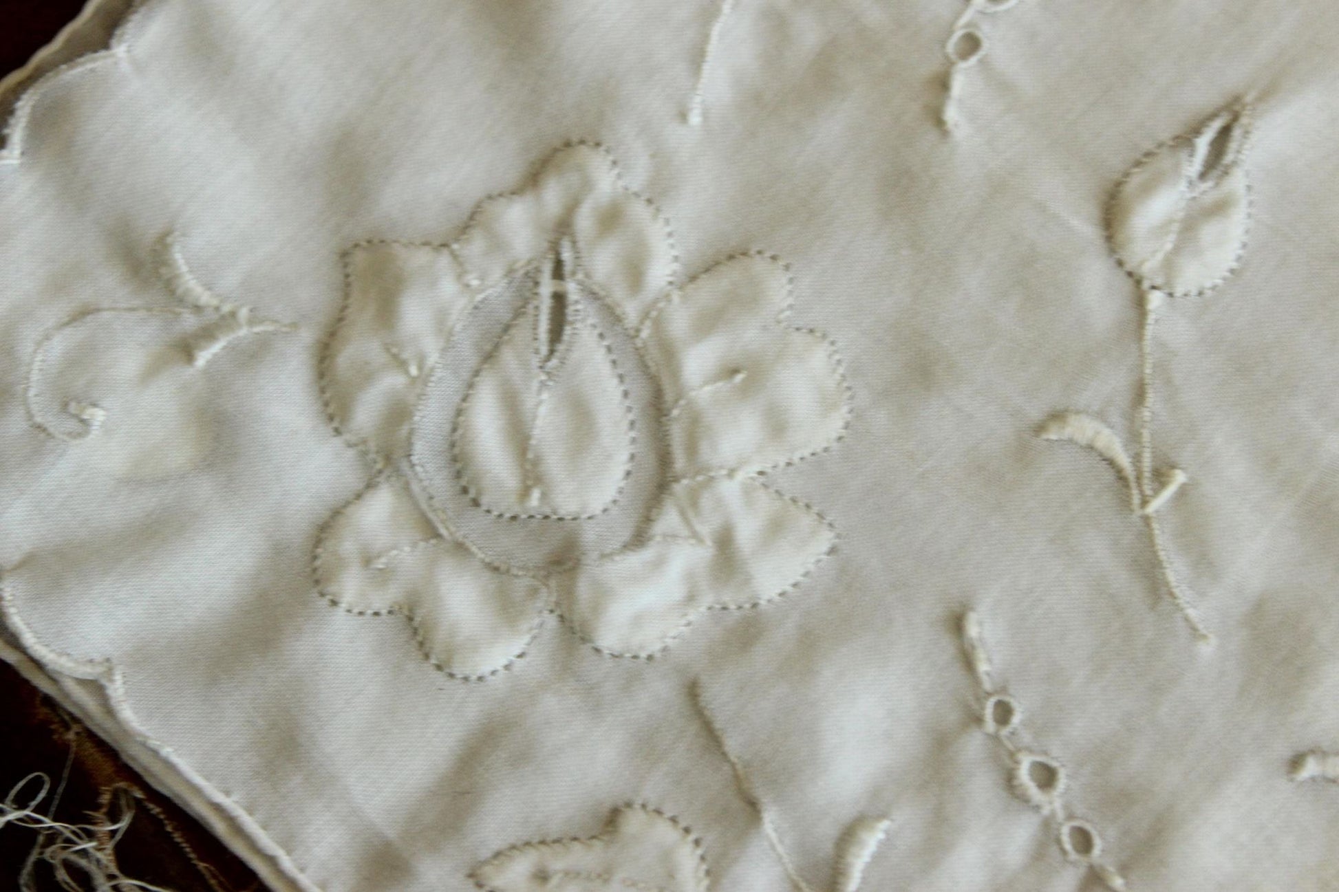 Vintage 1940s 1950s White Embroidered Cotton Handkerchief