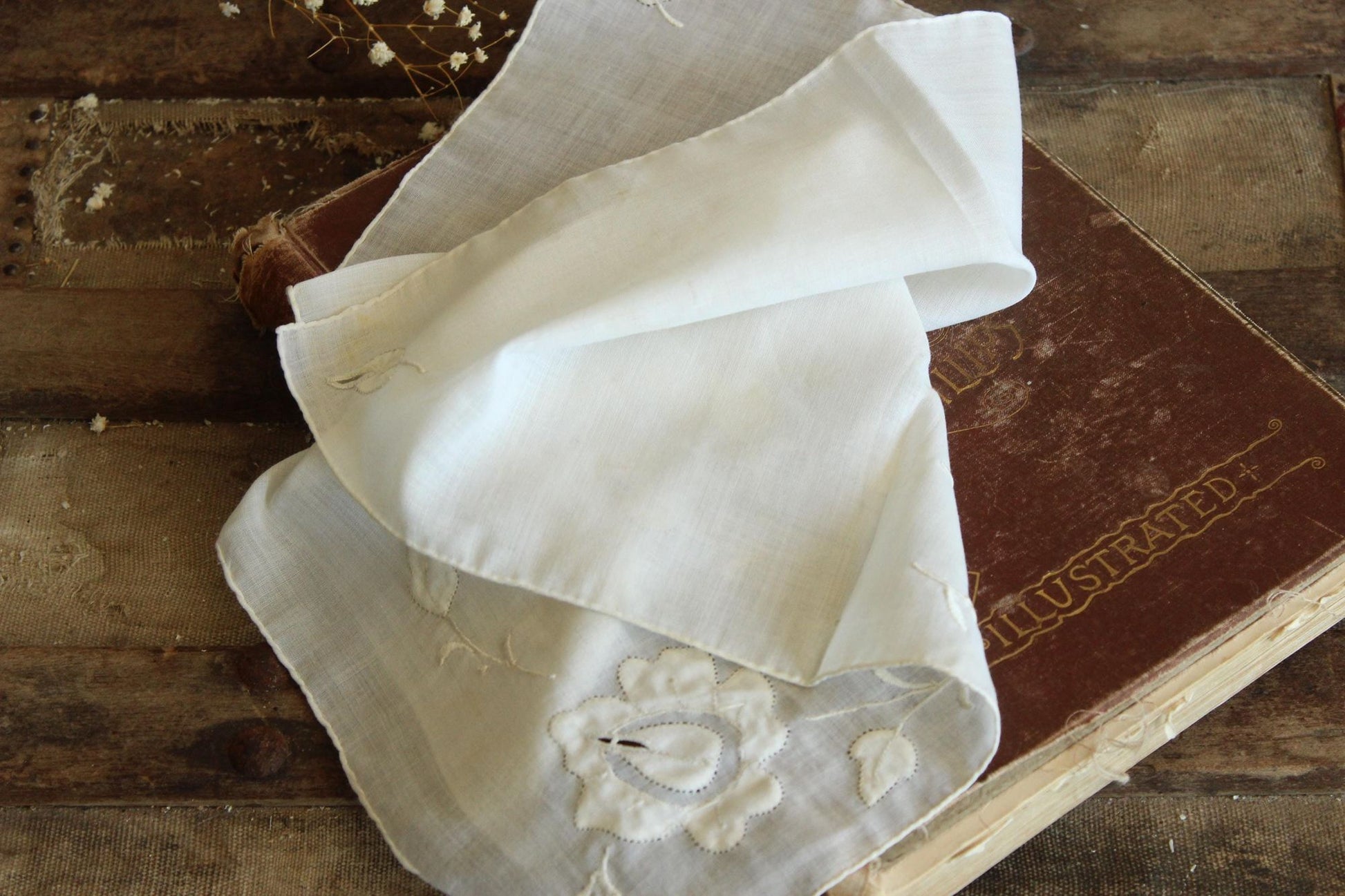 Vintage 1940s 1950s White Embroidered Cotton Handkerchief