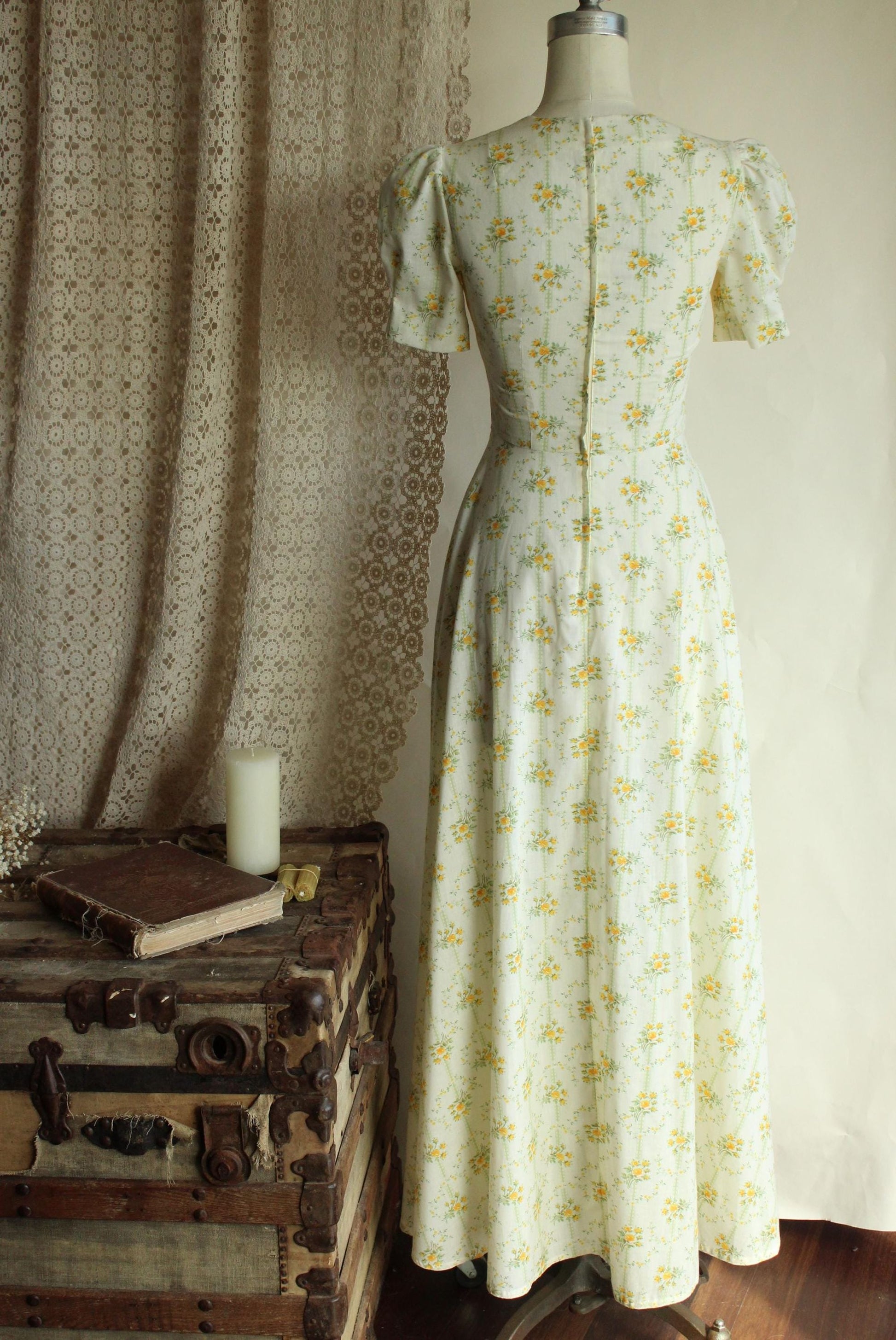 Vintage 1970s Floral Print Prairie Maxi dress with yellow and green flowers