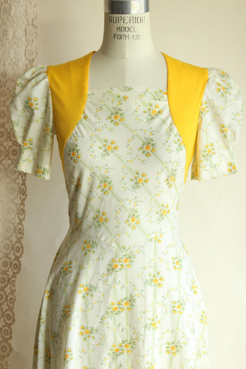 Vintage 1970s Floral Print Prairie Maxi dress with yellow and green flowers