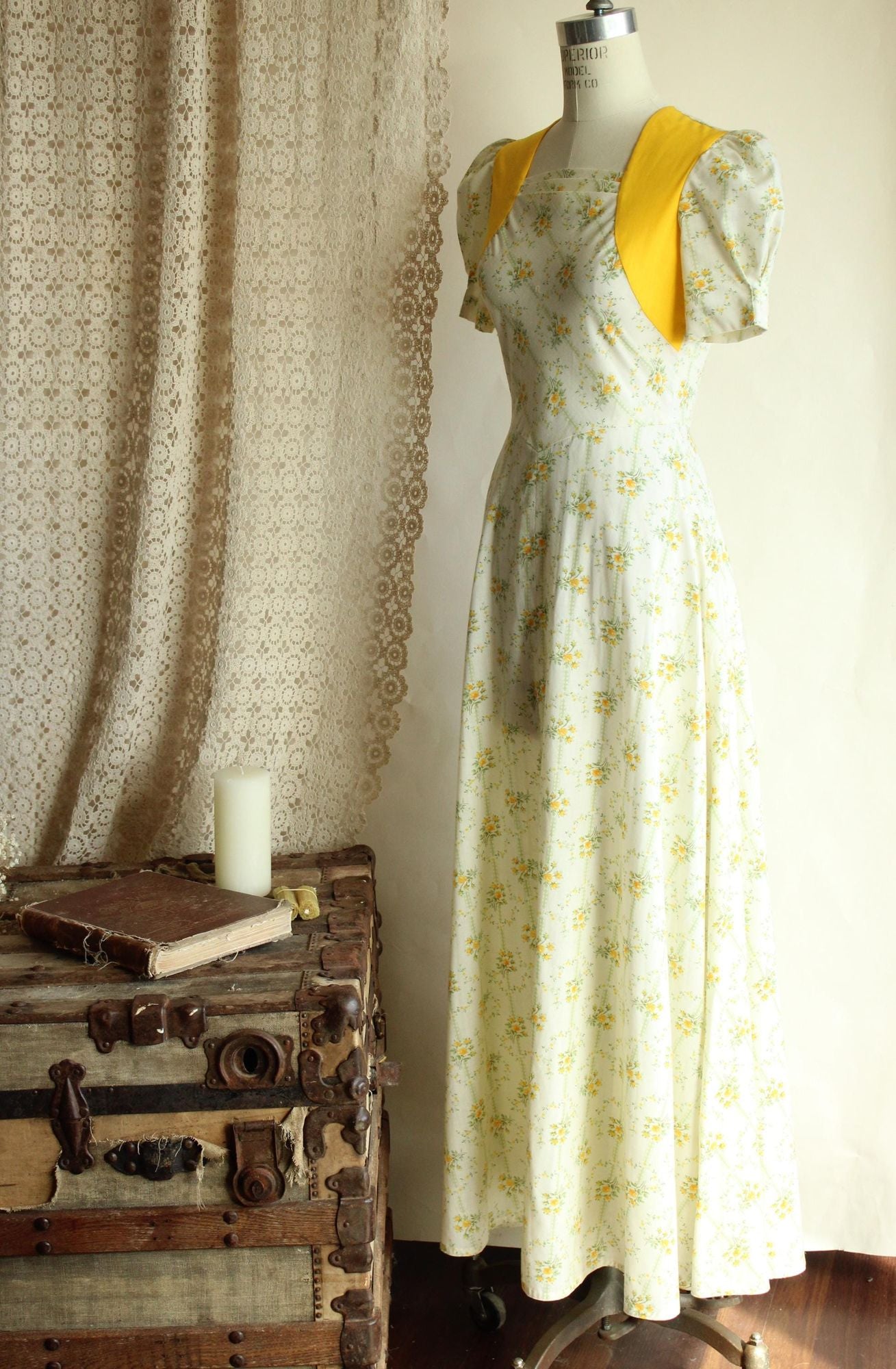 Vintage 1970s Floral Print Prairie Maxi dress with yellow and green flowers