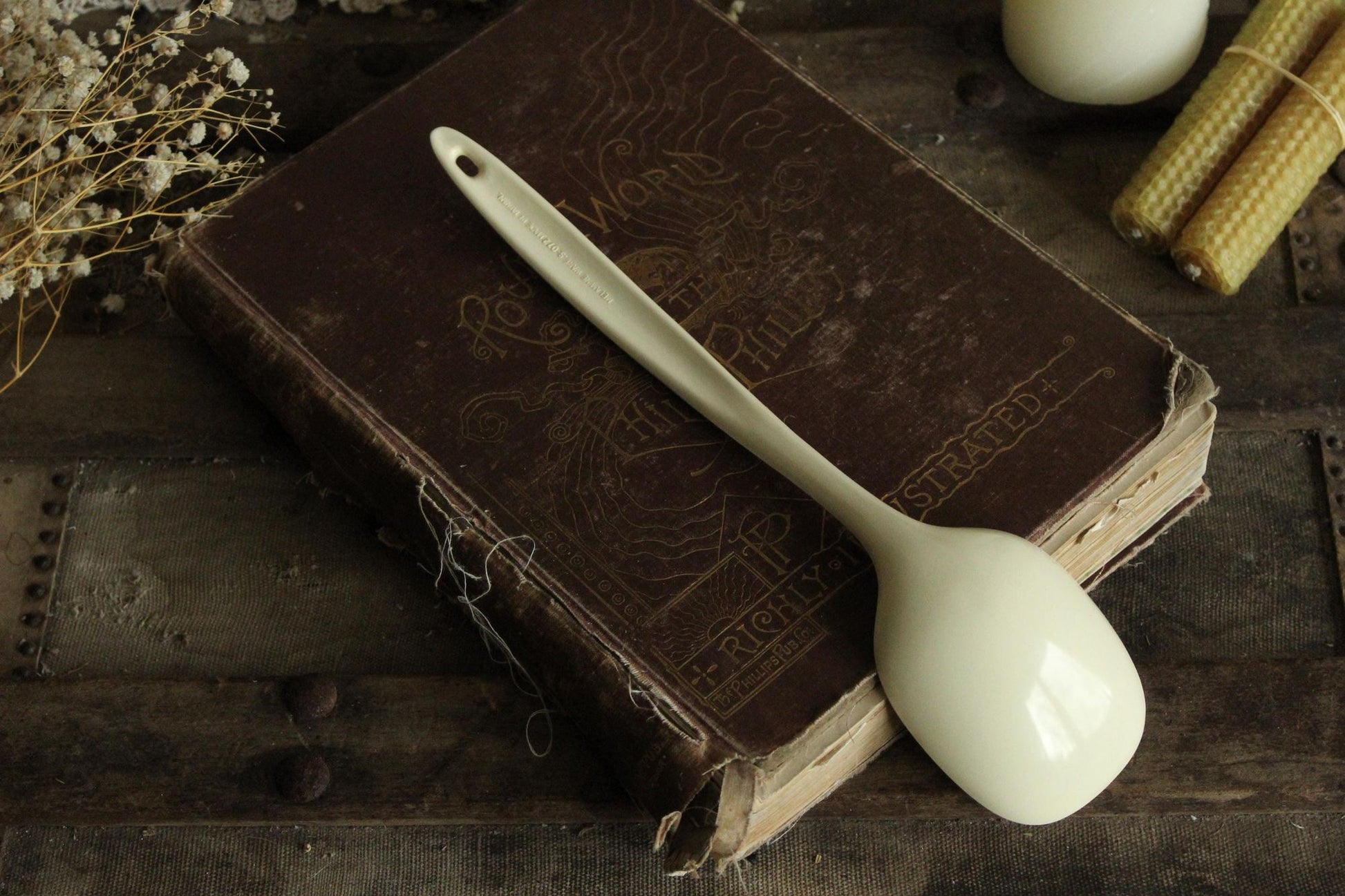Vintage 1970s Large Cream Melamine Ware Ladle