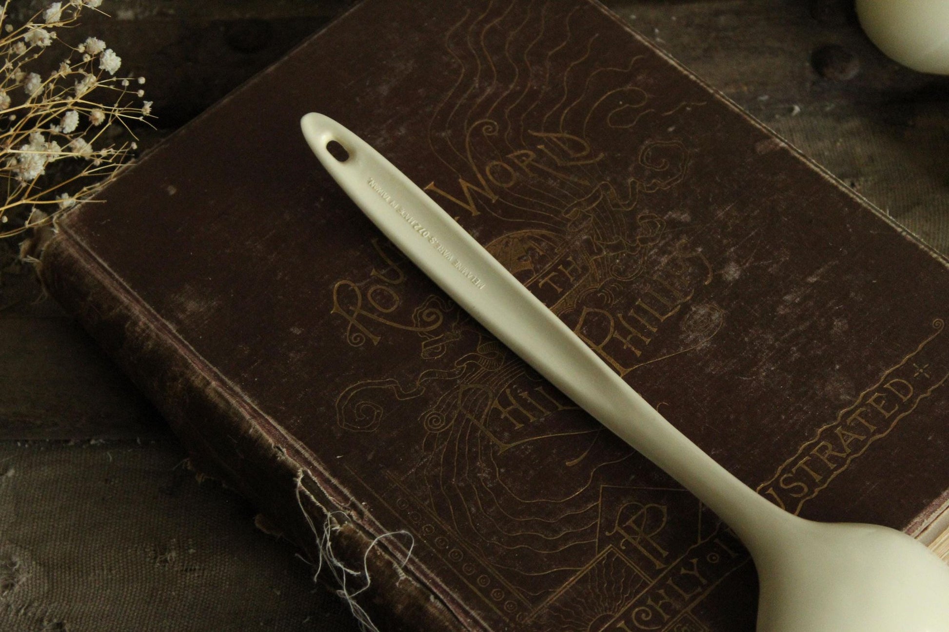 Vintage 1970s Large Cream Melamine Ware Ladle