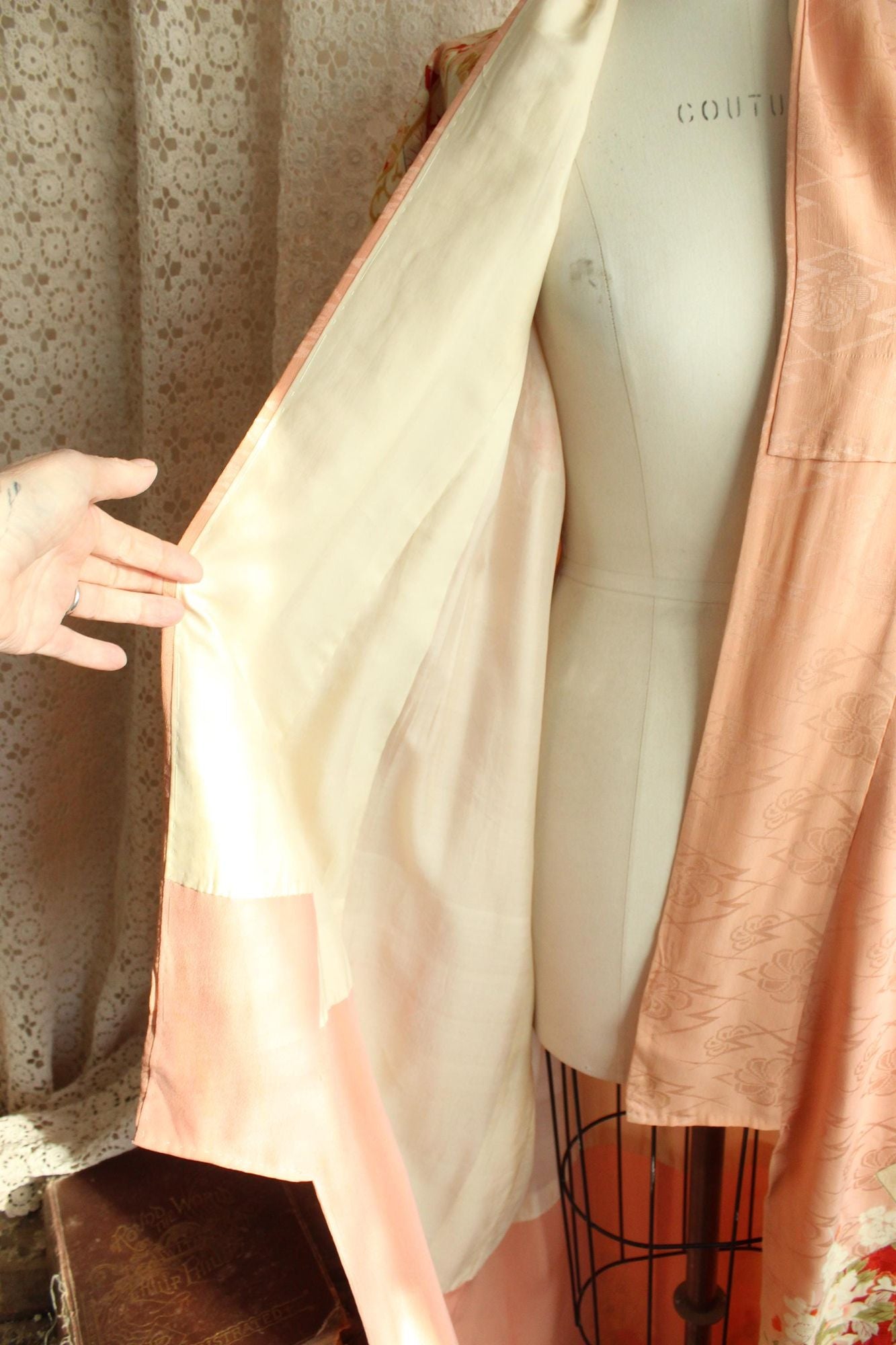 Vintage 1930s Silk Japanese Chu Furisode Kimono with Flowers and Fans Pattern