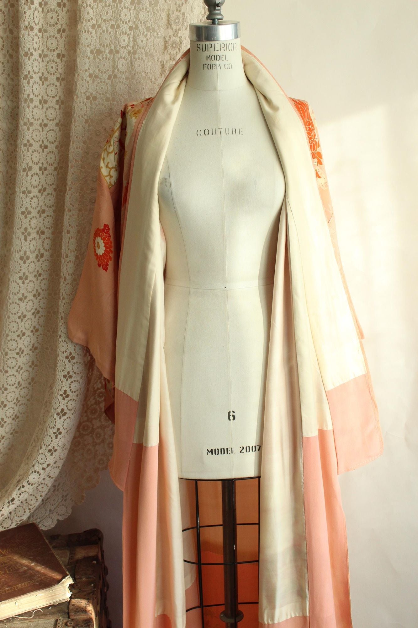 Vintage 1930s Silk Japanese Chu Furisode Kimono with Flowers and Fans Pattern