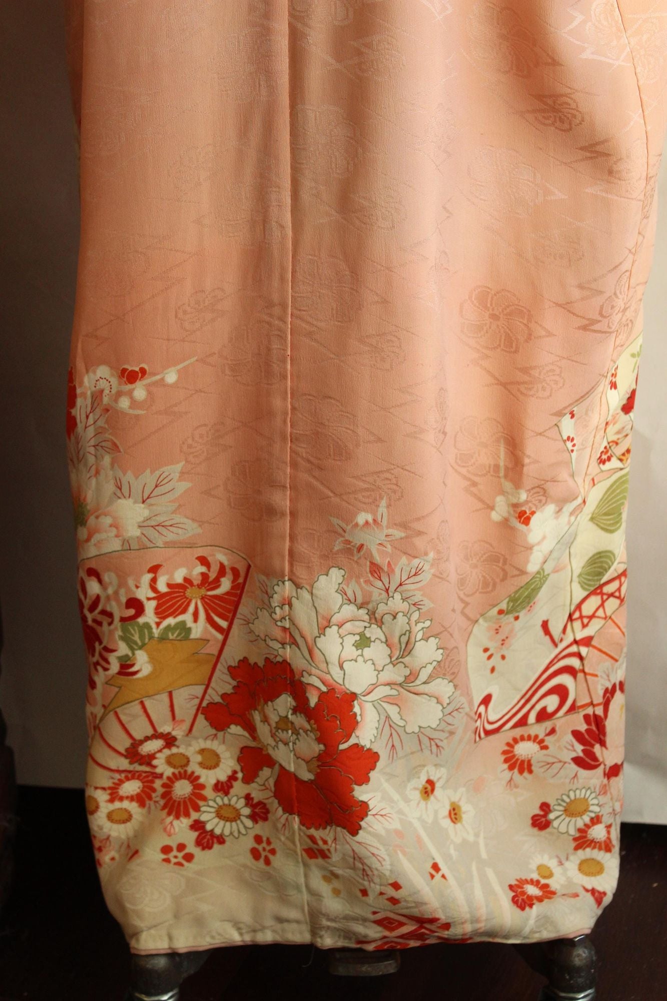 Vintage 1930s Silk Japanese Chu Furisode Kimono with Flowers and Fans Pattern