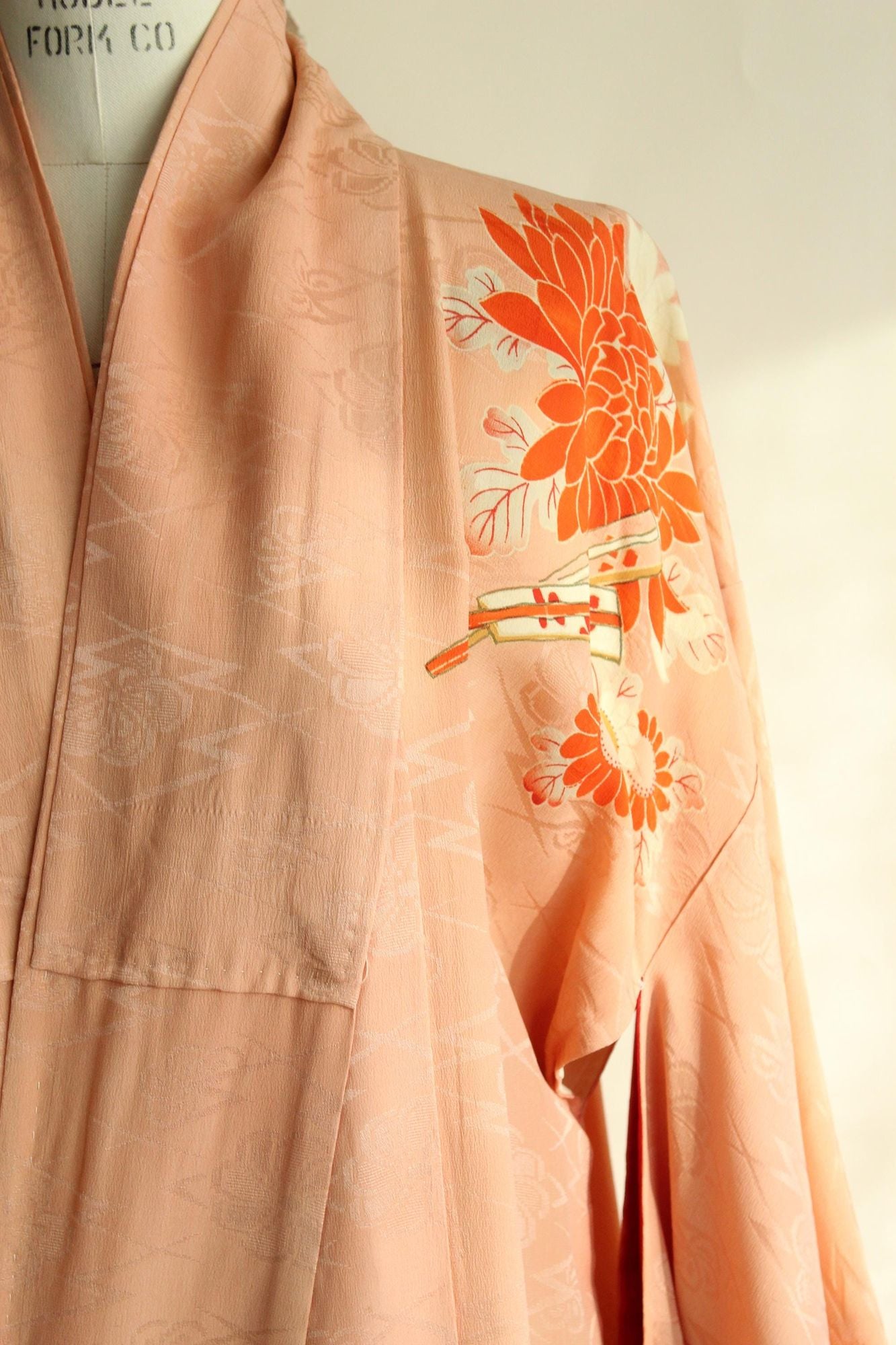 Vintage 1930s Silk Japanese Chu Furisode Kimono with Flowers and Fans Pattern