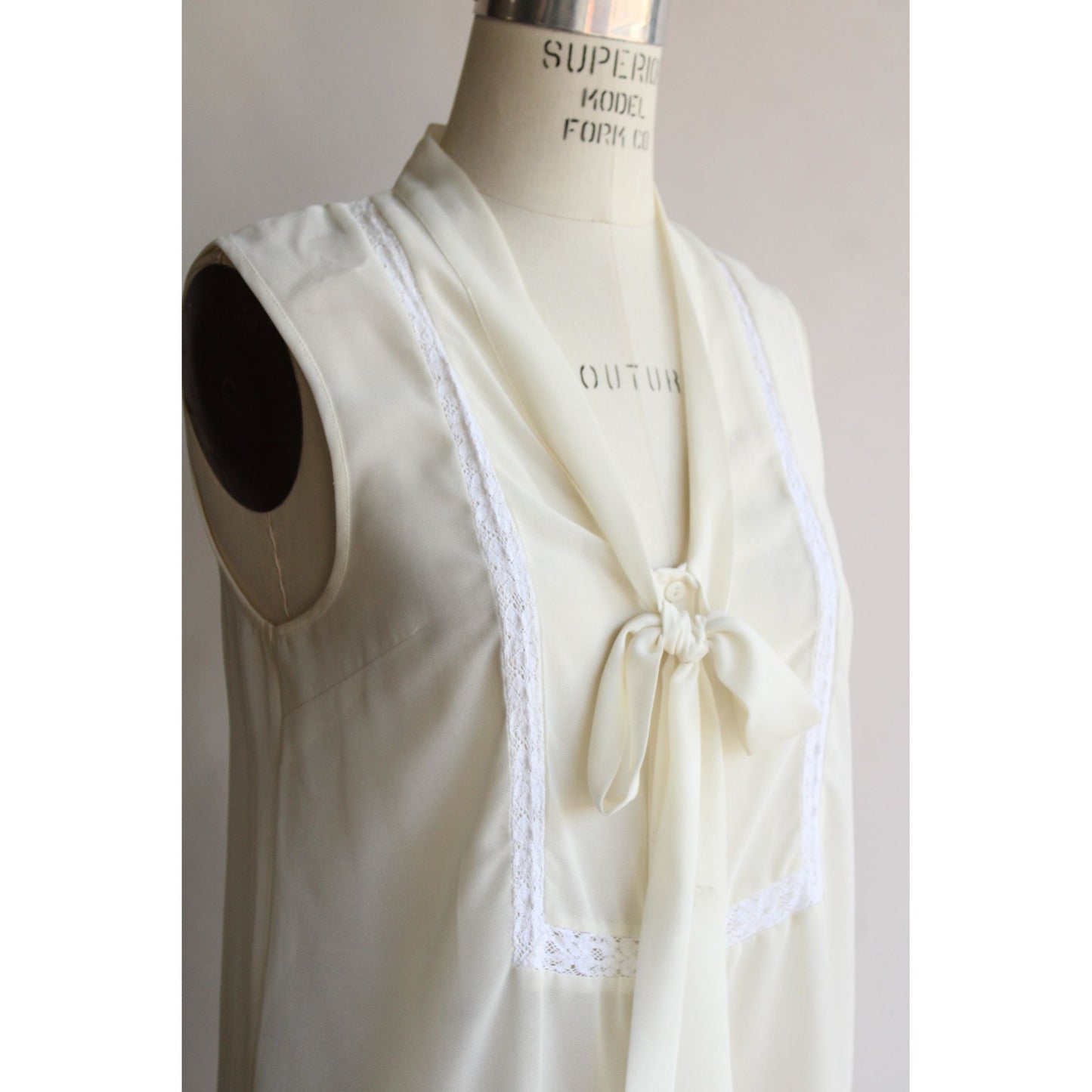 Pins and Needles Womans Blouse Small Off White with Bow and Lace