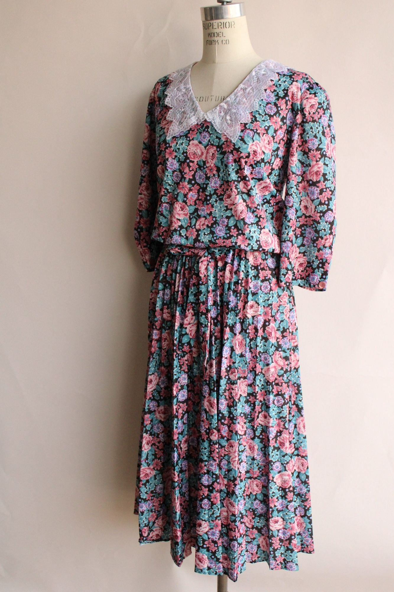 Vintage 1980's Floral Print Dress with Belt and Lace Collar