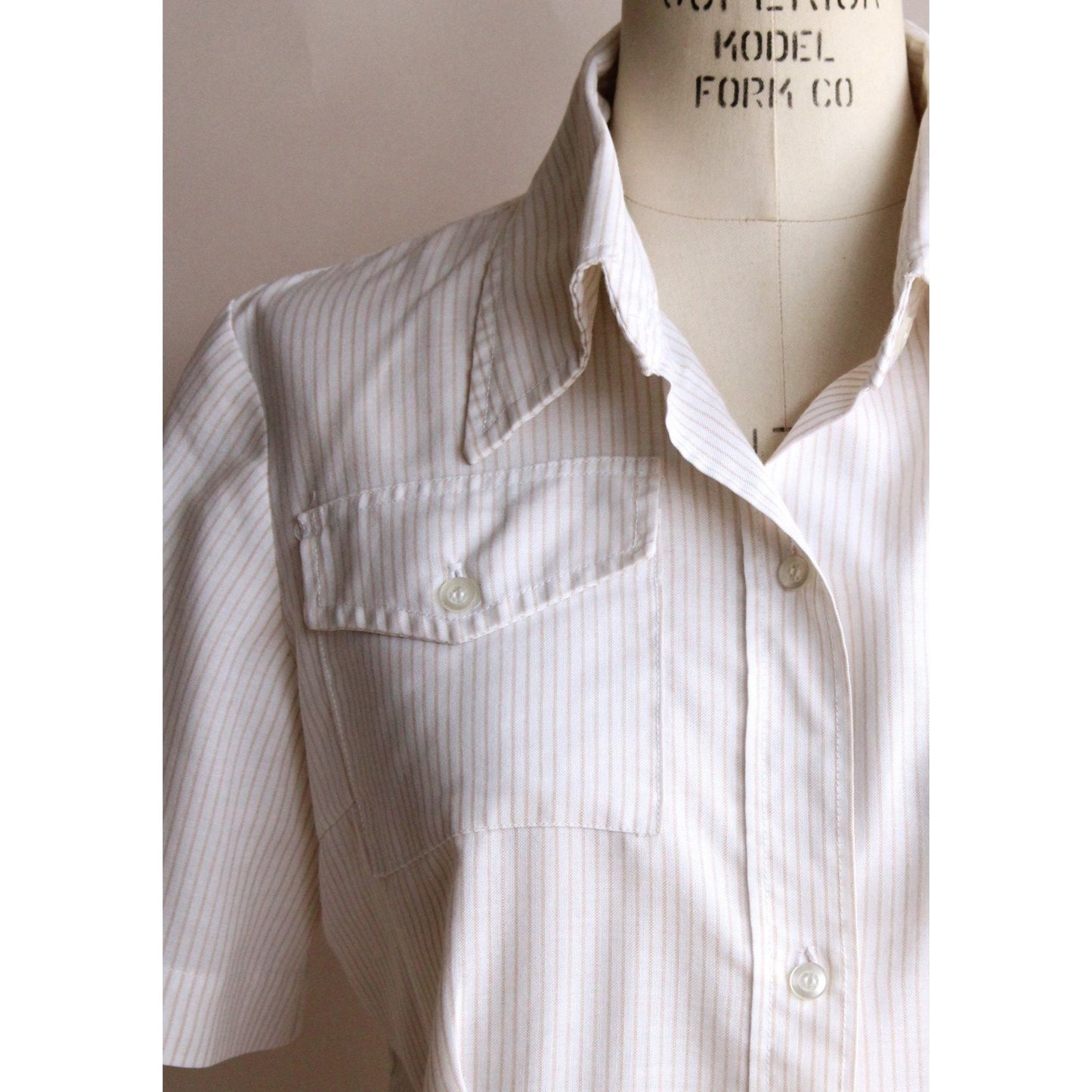 Vintage 1970s Tan and White Pinstriped Short Sleeved Shirt