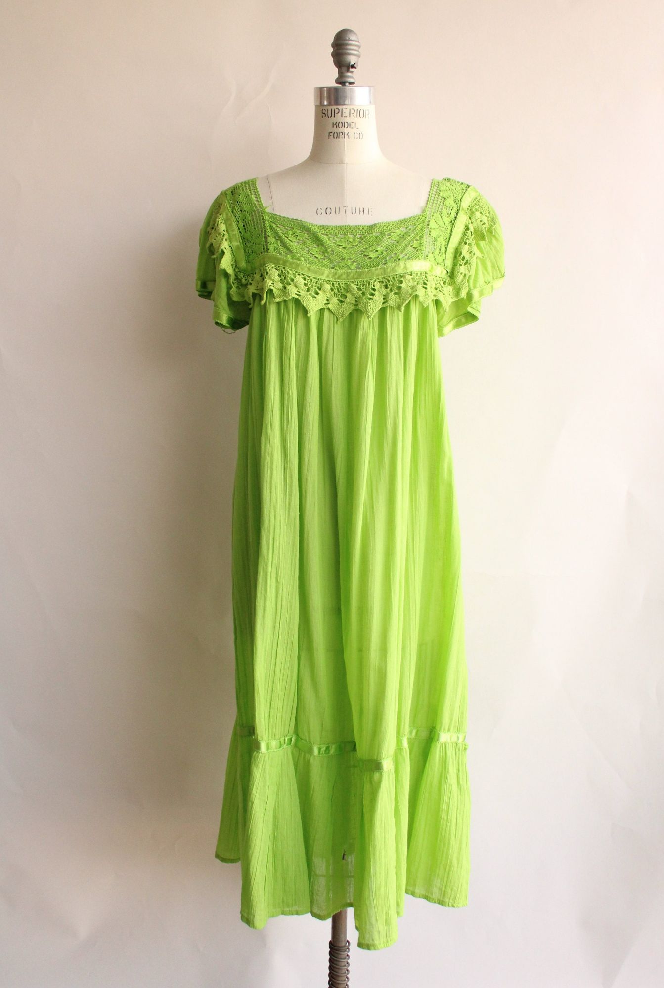 Vintage 1970s 1980s Apple Green Peasant Dress with Crochet Lace Trim