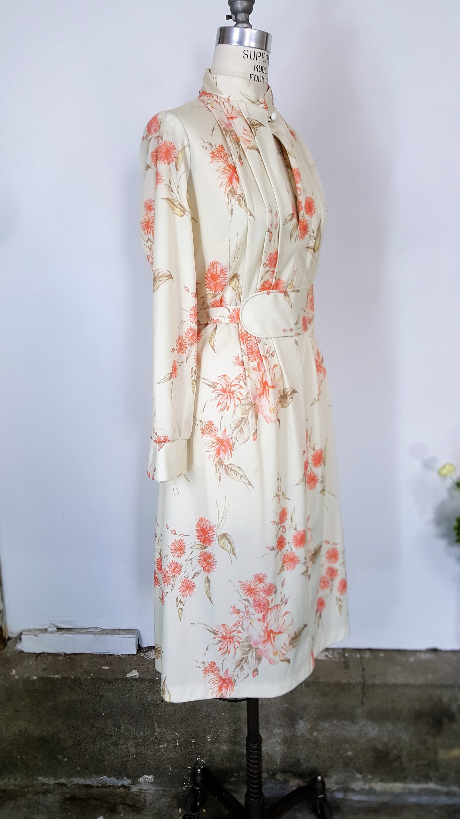 Vintage 1970s Floral Print Dress With Belt 