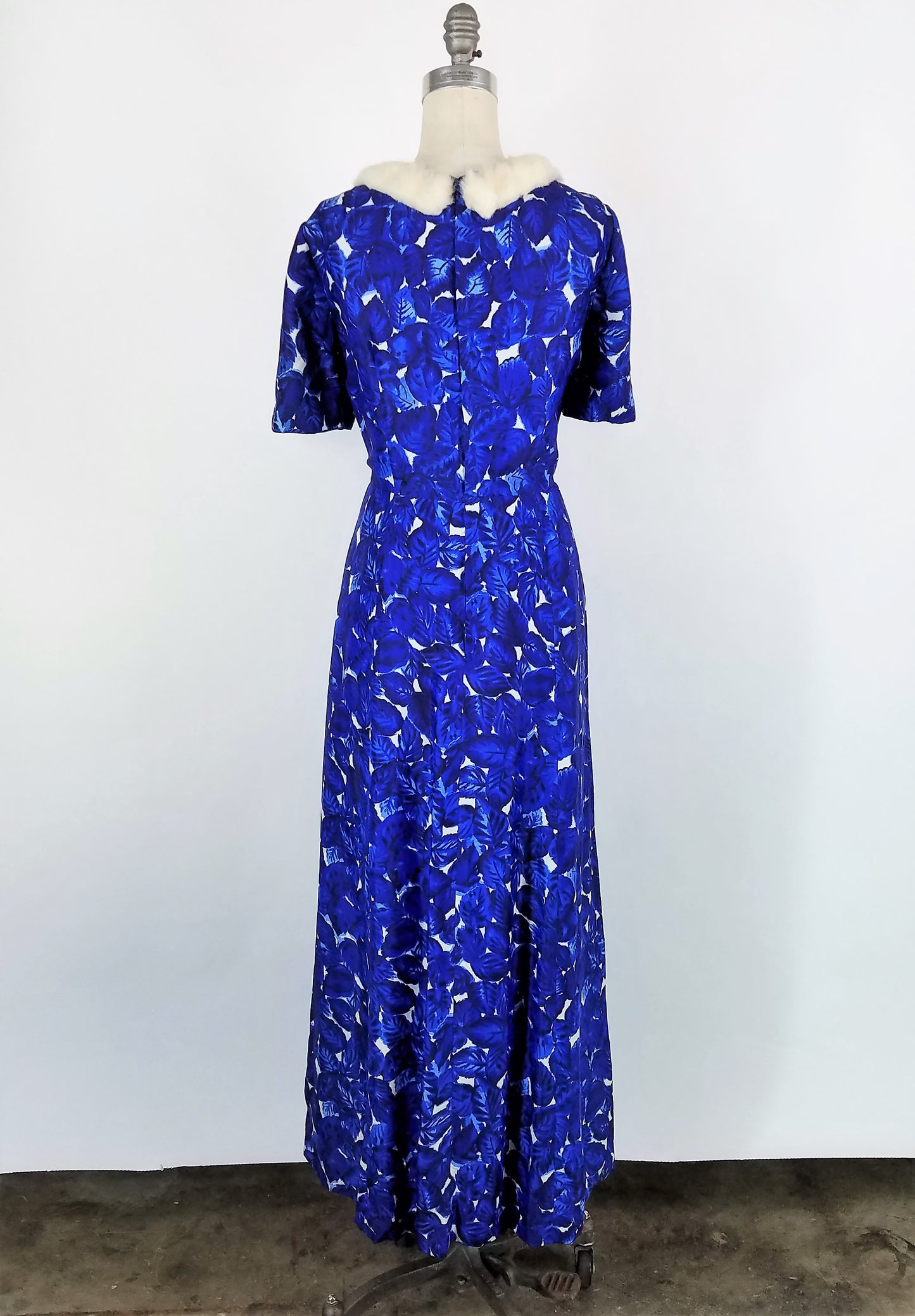 Vintage 1960s Blue And White Leaf Print Dress With Faux Fur Collar