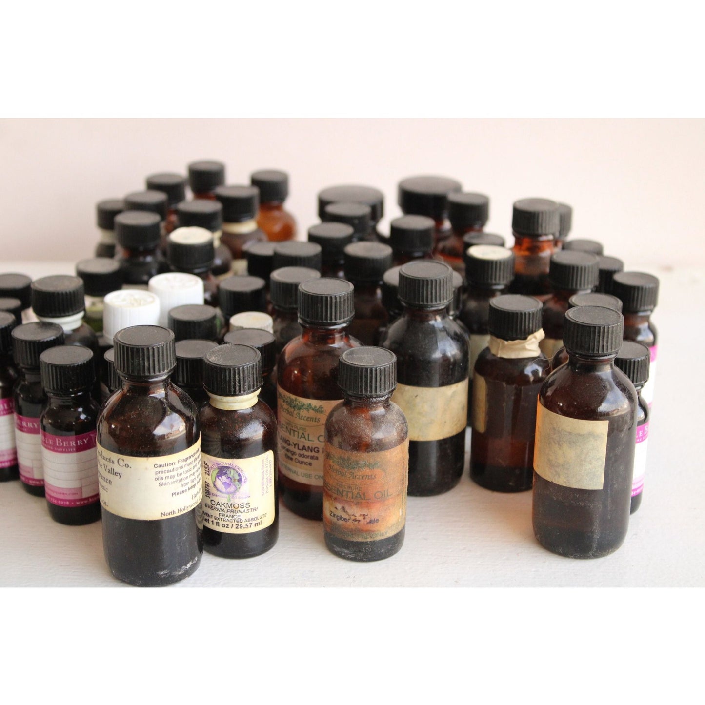 Essential and Fragrance Oils Lot, Approx. 60 Bottles, Mixed Scents, Mixed Brands