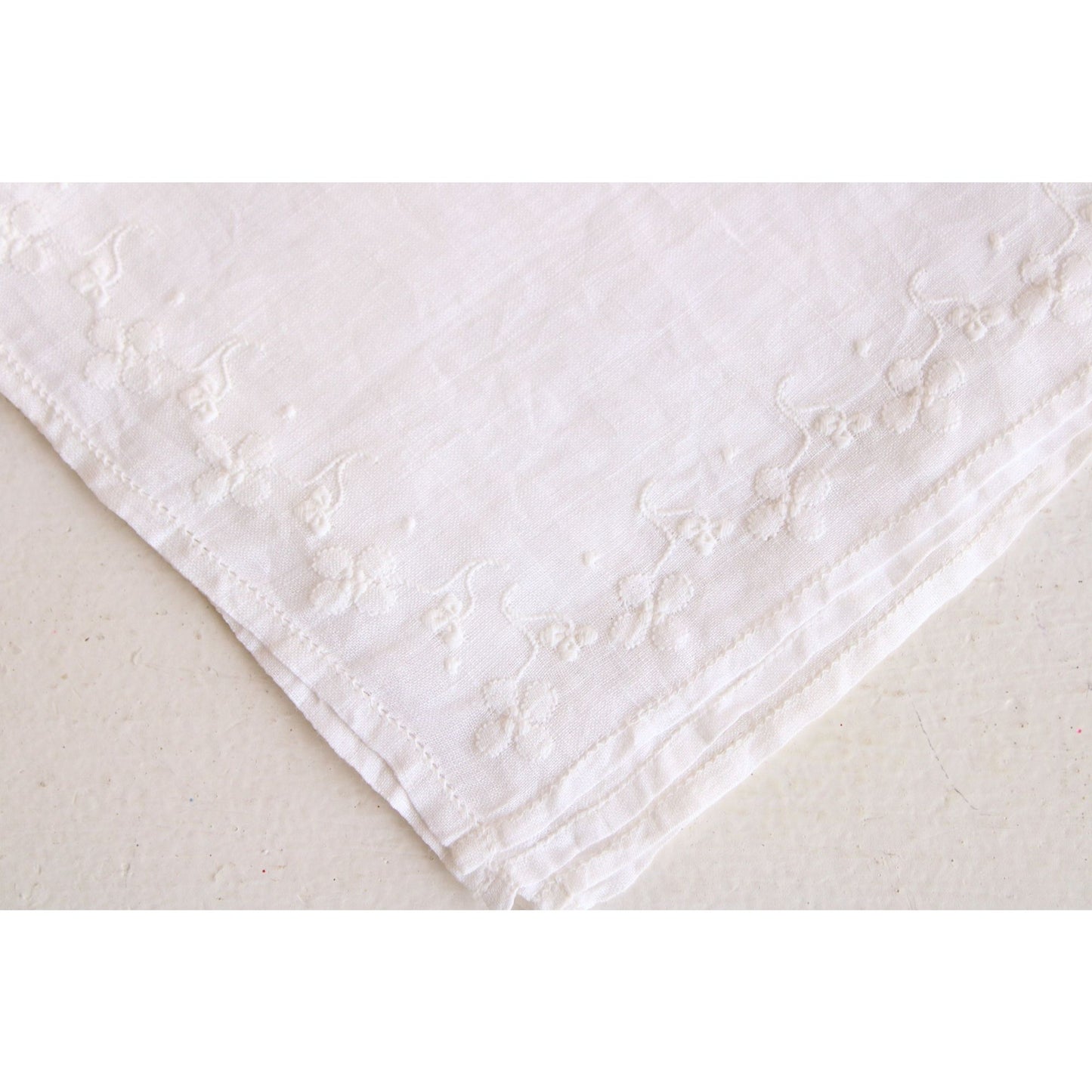 Vintage 1940s 1950s White Embroidered Linen Handkerchief