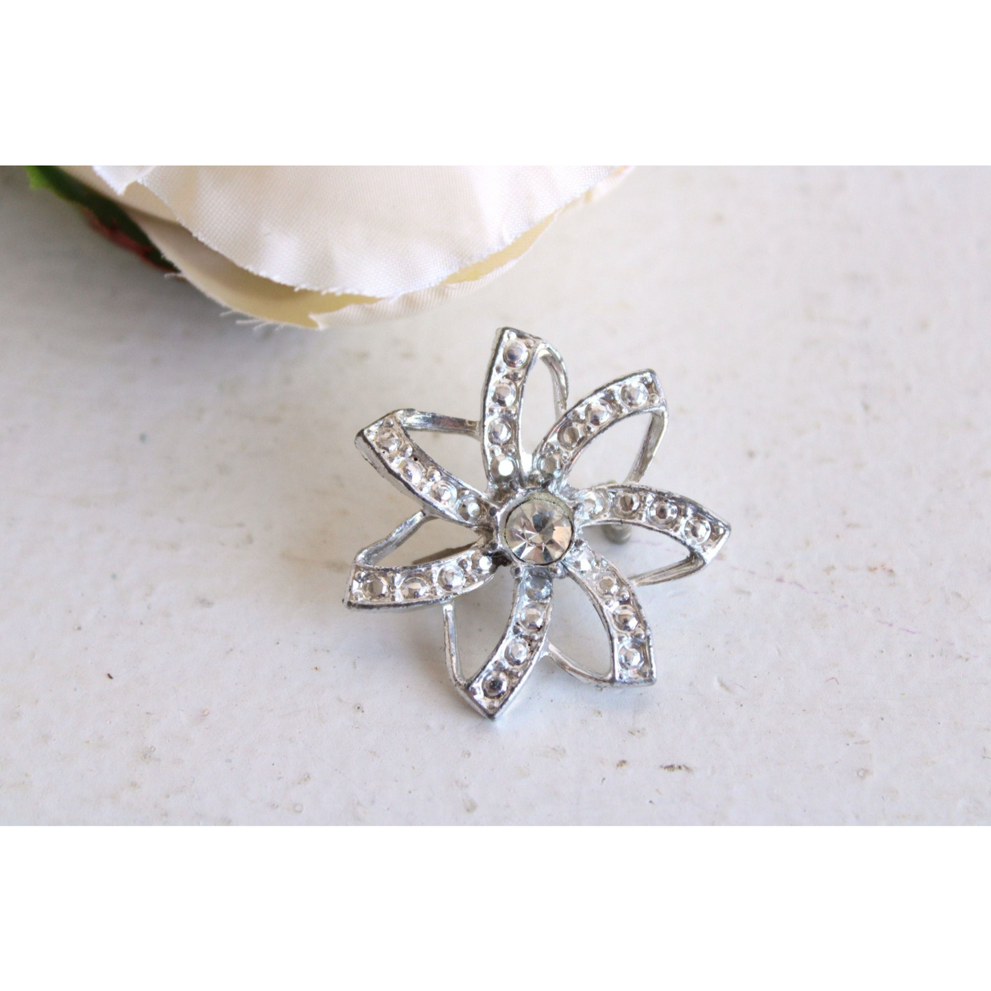 Vintage 1950s 1960s Flower Pin