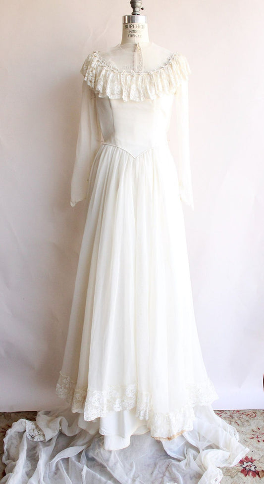 Vintage 1940s Wedding Gown in Winter White with Chapel Length Train