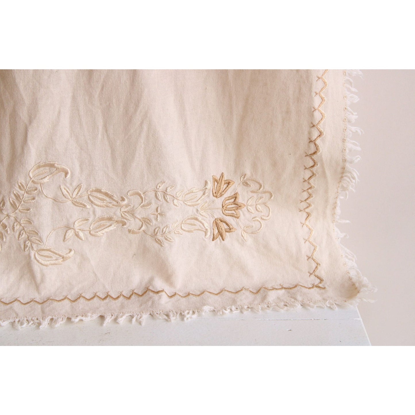 Vintage 1970s Linen Table Runner With Embroidered Tulip Flowers