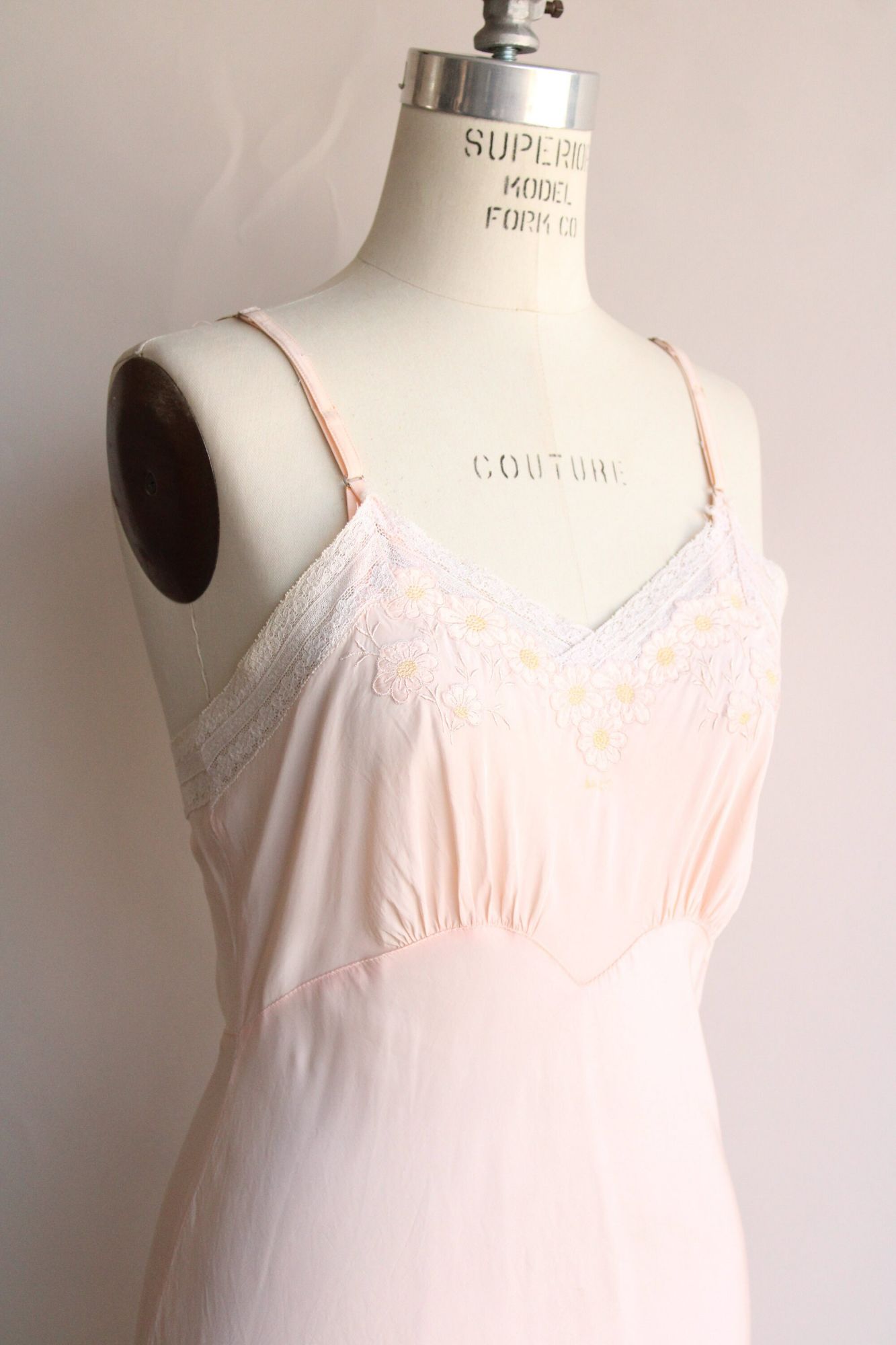 Vintage 1940s 1950s  Lady Lynne Blush Pink Rayon with Flower Appliques Full Slip