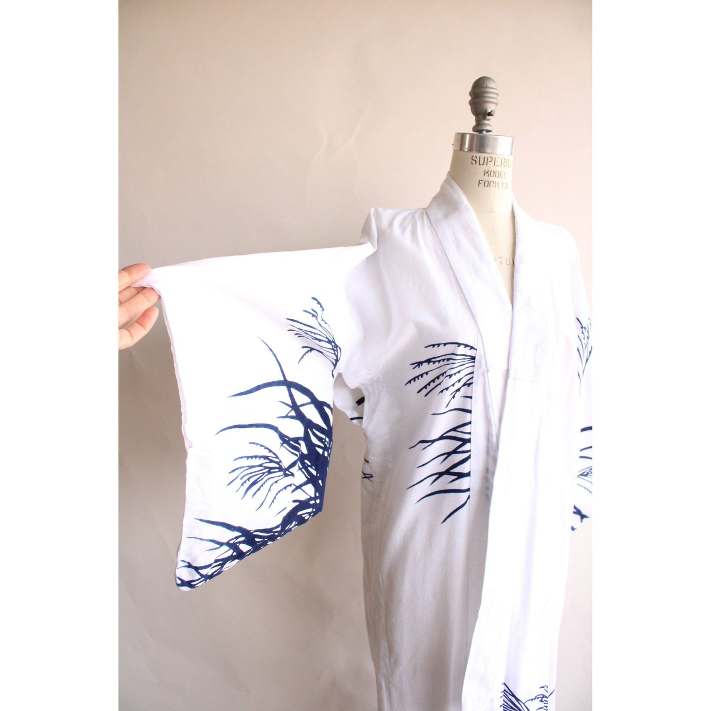 Vintage 1980s 1990s Kimono / White and Blue Cotton Kimono Robe