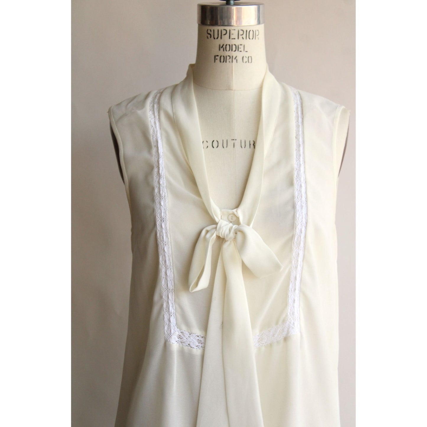 Pins and Needles Womans Blouse Small Off White with Bow and Lace